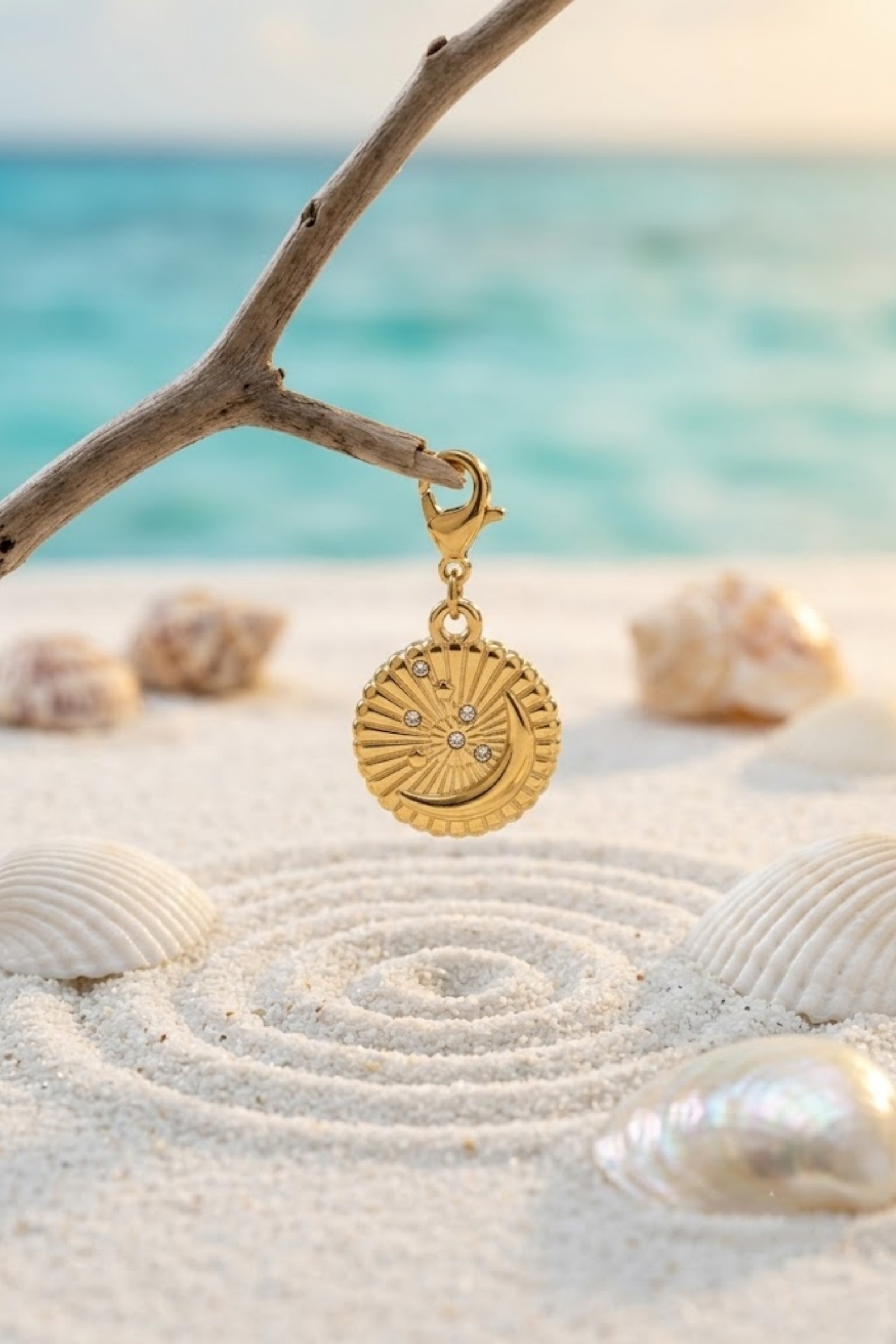 Grossiste Bellissima - Pendentif Lune & Étoiles Strass en Acier Inoxydable – Charme Céleste & Raffiné