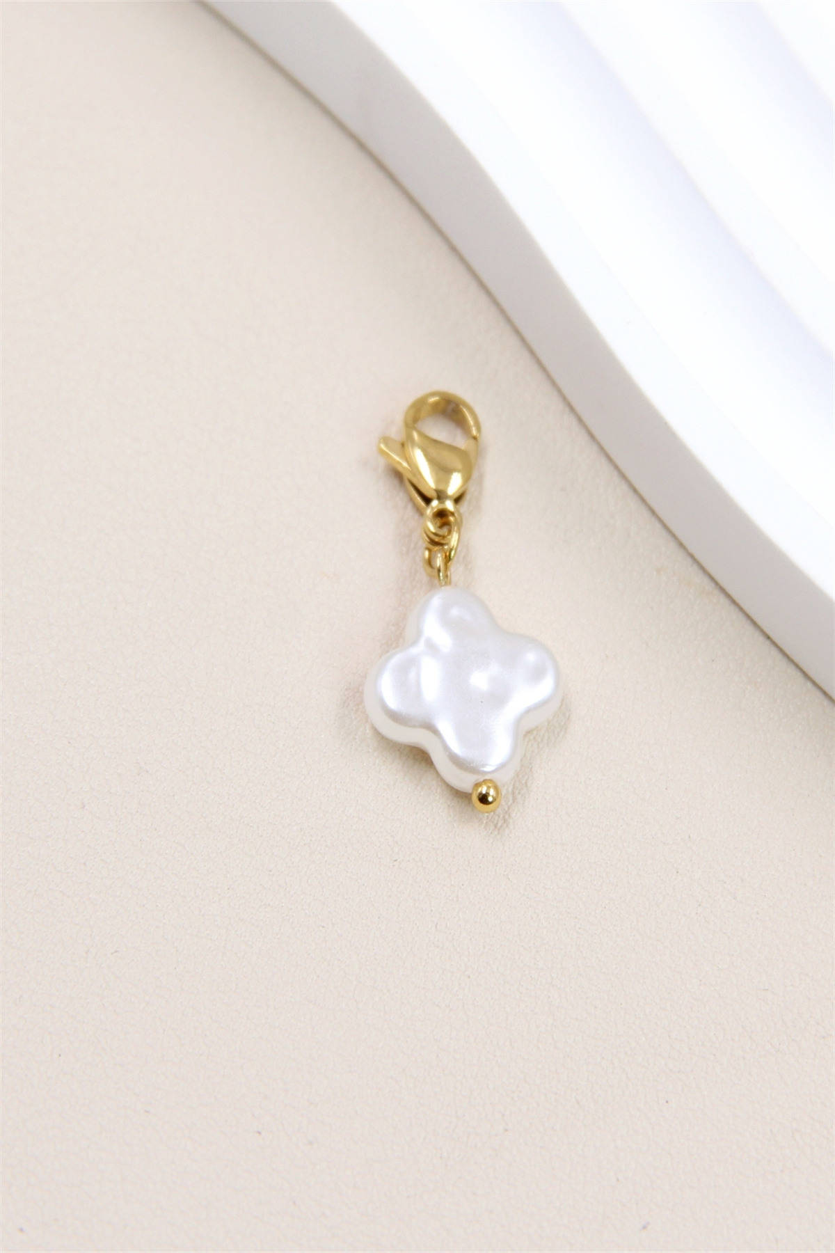 Grossiste Bellissima - Pendentif Fleur en Acier Inoxydable - Élégance et Raffinement