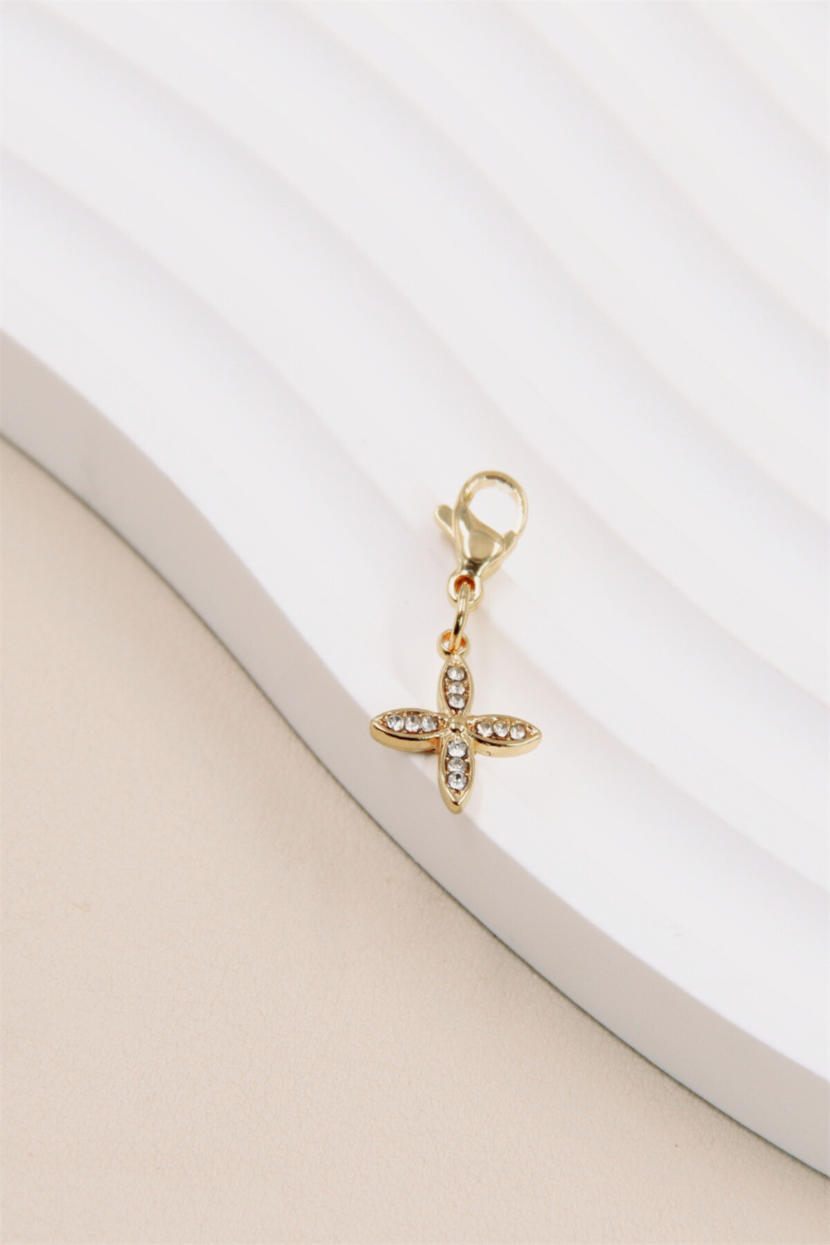 Wholesaler Bellissima - Stainless steel star pendant decorated with rhinestones - sparkling glamor