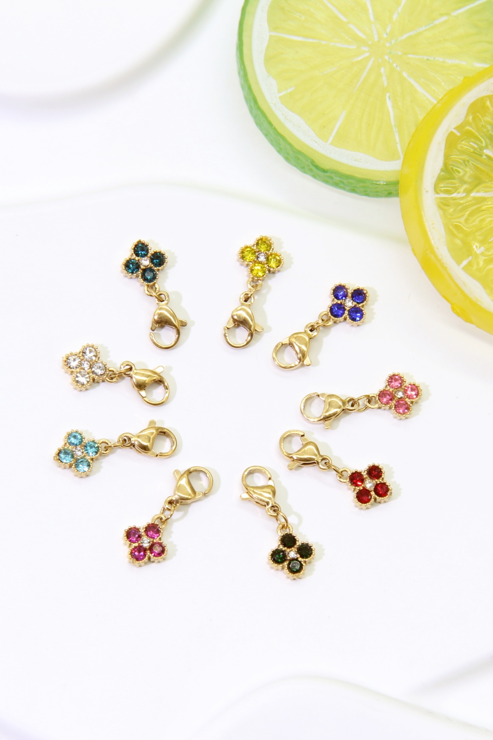 Grossiste Bellissima - Lot de 9 Pendentifs Fleur Strass Multicolore Charms – Acier Inoxydable
