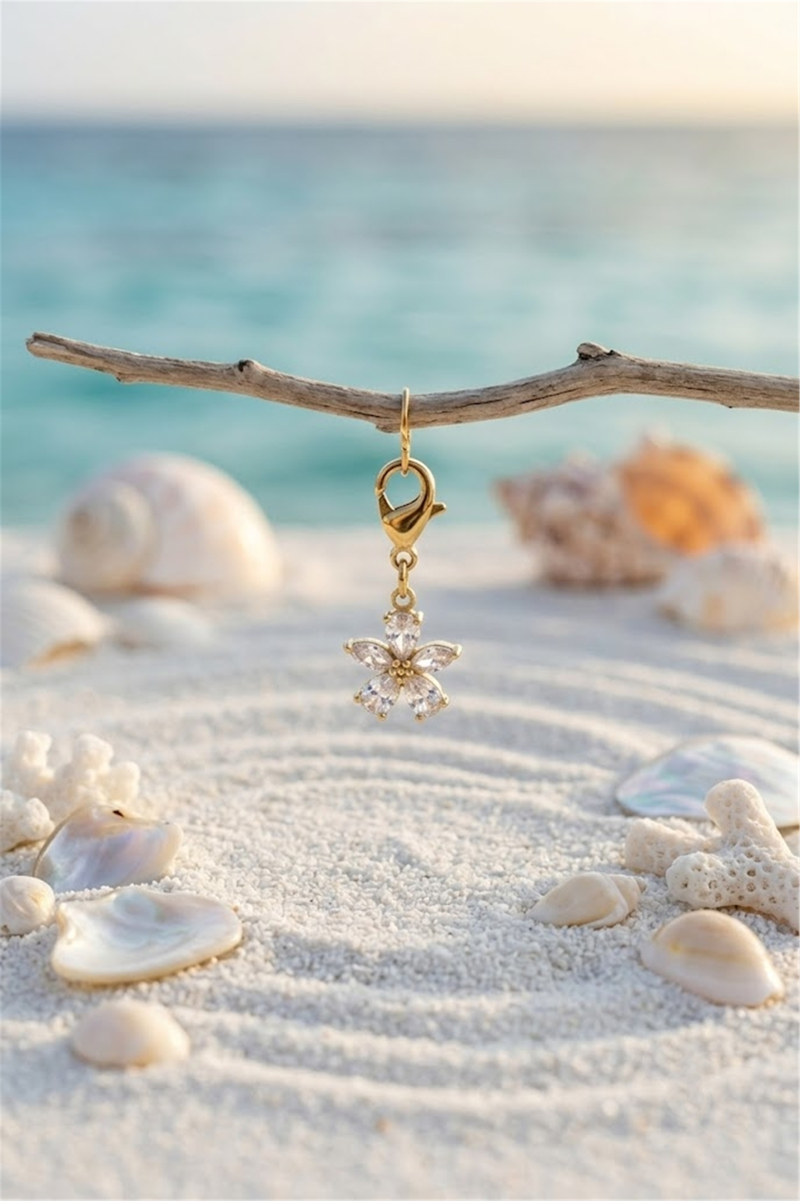 Grossiste Bellissima - Charms Fleur Zircon en Acier Inoxydable – Délicatesse et Brillance