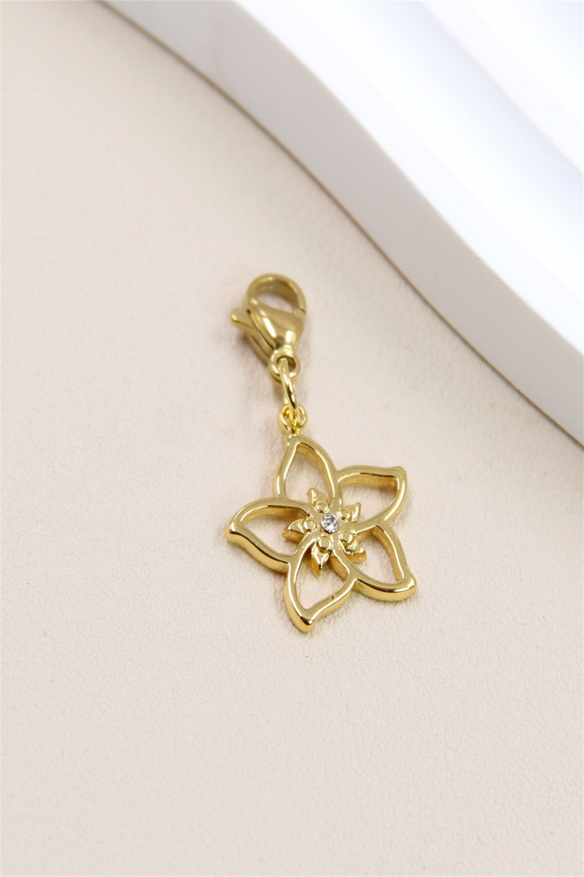 Großhändler Bellissima - Edelstahlanhänger mit Blume und Kristall - Eleganz und Glanz