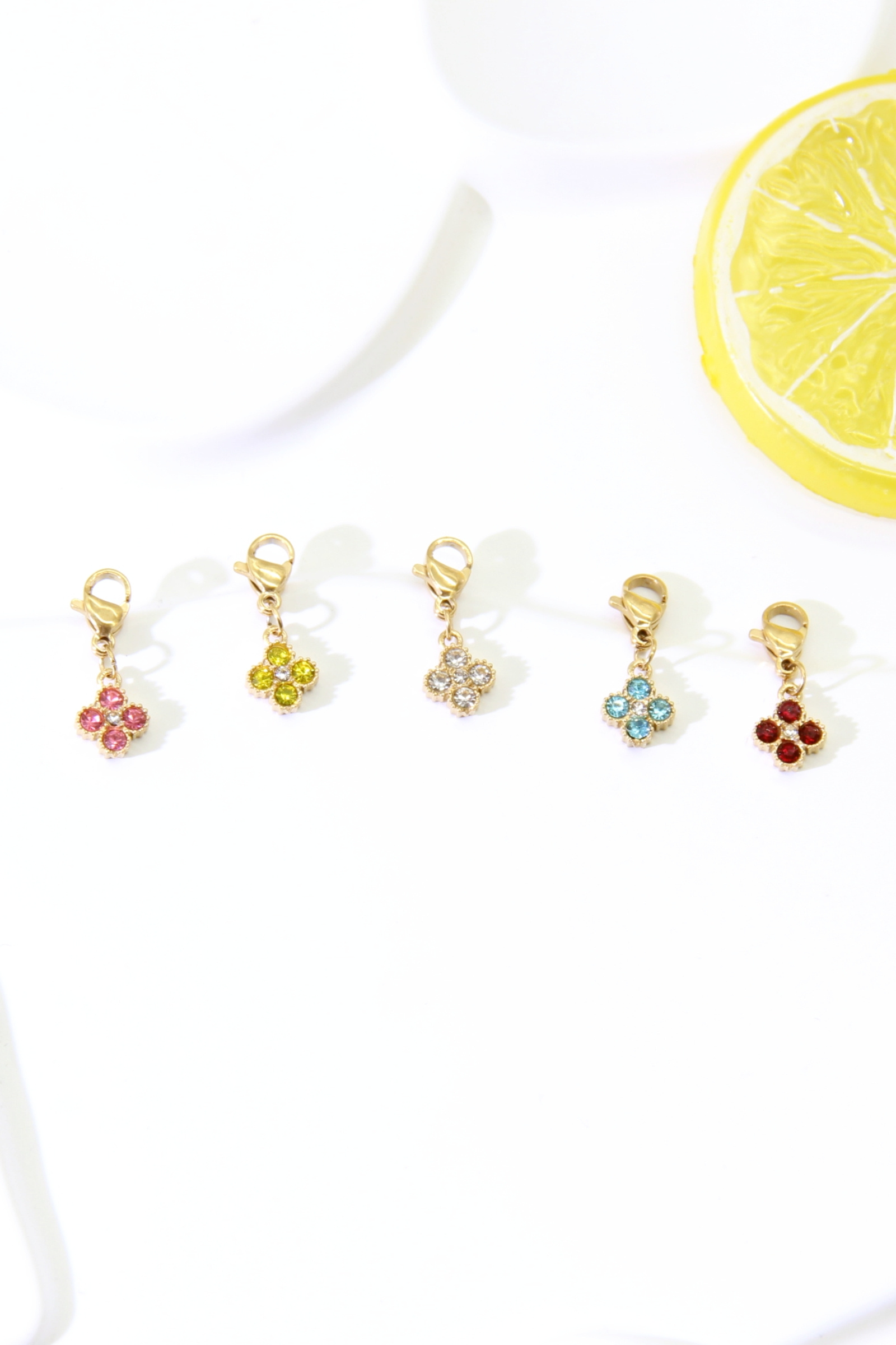 Grossiste Bellissima - Lot de 5 Pendentifs Fleur Strass Multicolore Charms – Acier Inoxydable