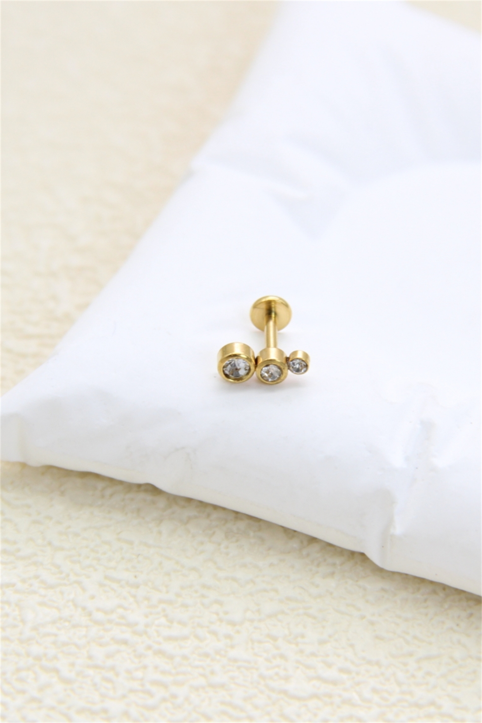 Grossiste Bellissima - Piercing clou orné de zirconium en acier inoxydable