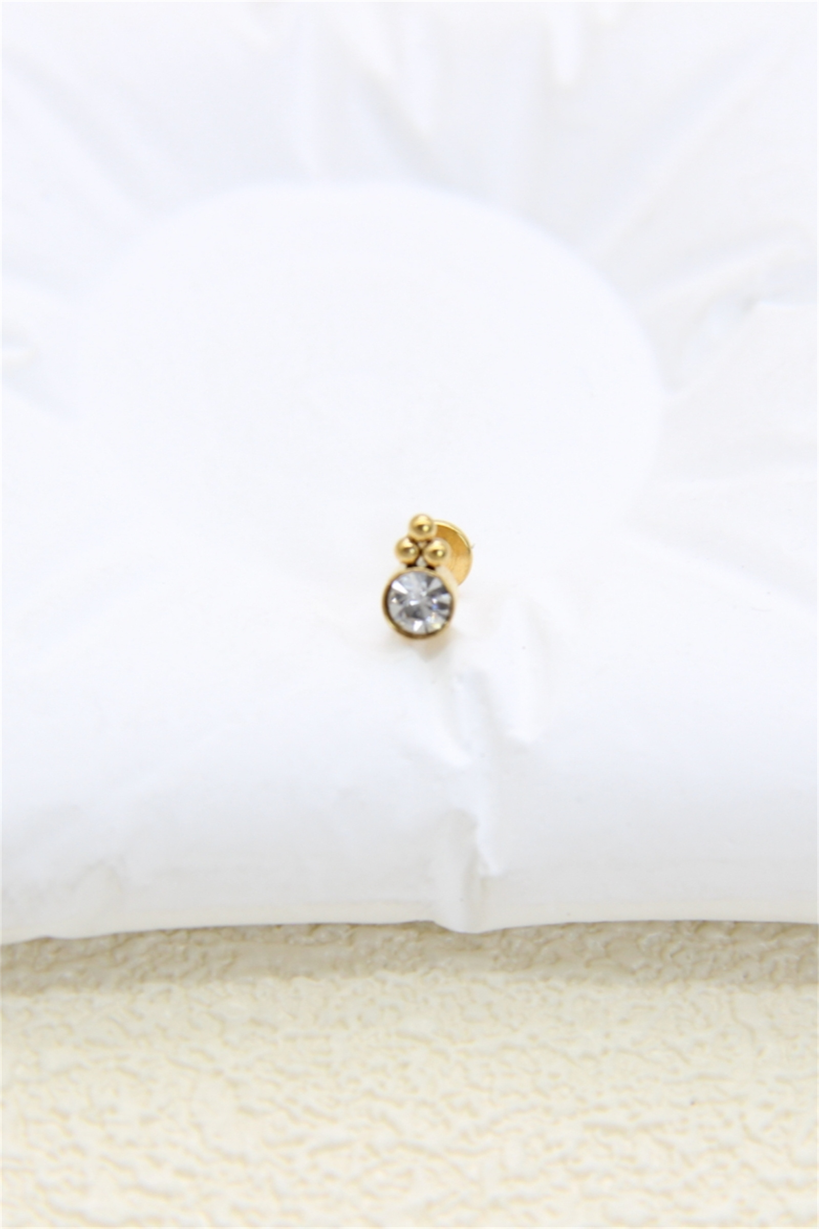 Grossiste Bellissima - Piercing Labret Doré en Acier Inoxydable avec Strass – Piercing Oreille, Lèvre ou Cartilage
