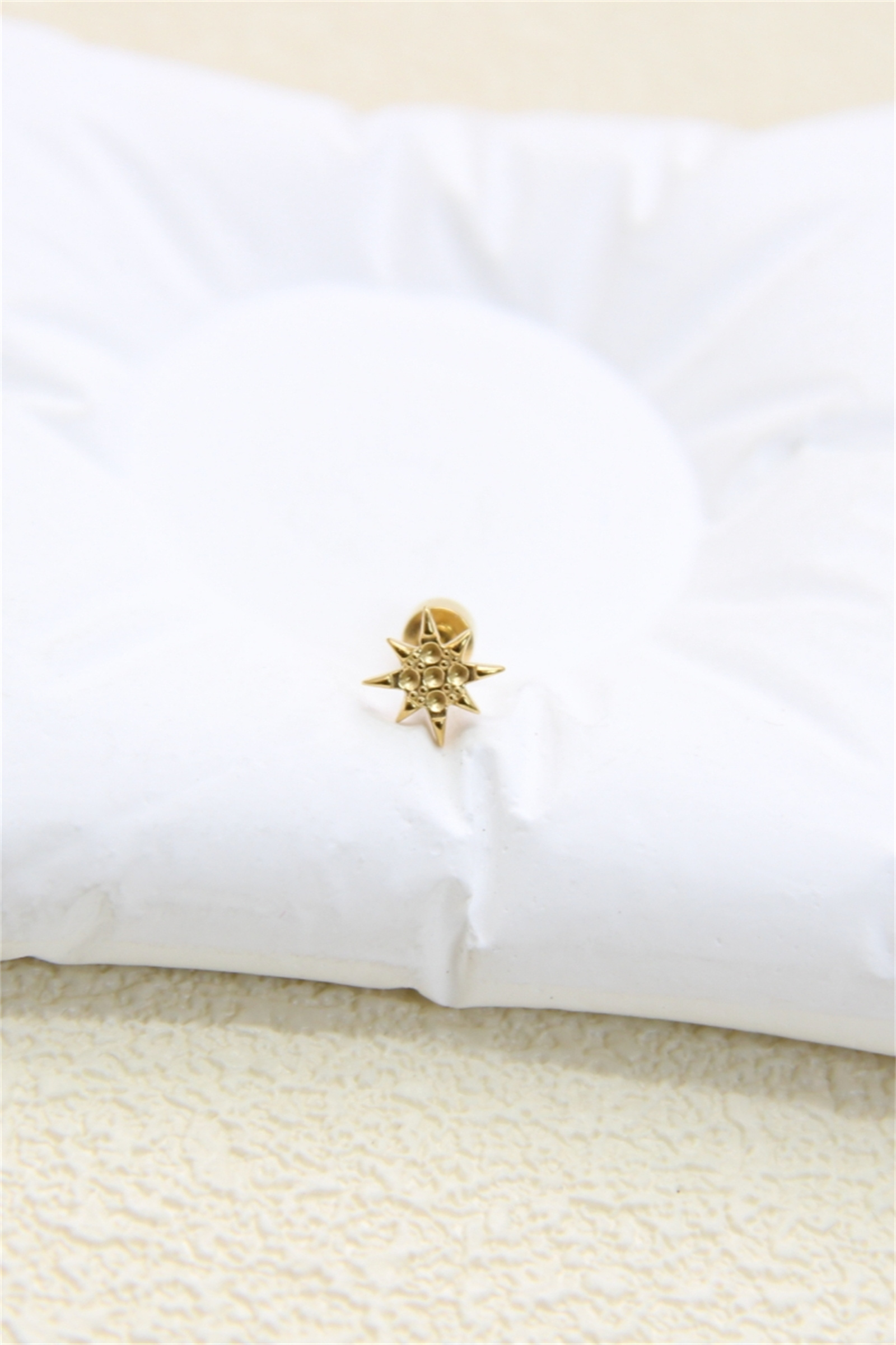 Grossiste Bellissima - Piercing Soleil Doré en Acier Inoxydable – Bijou Oreille ou Cartilage