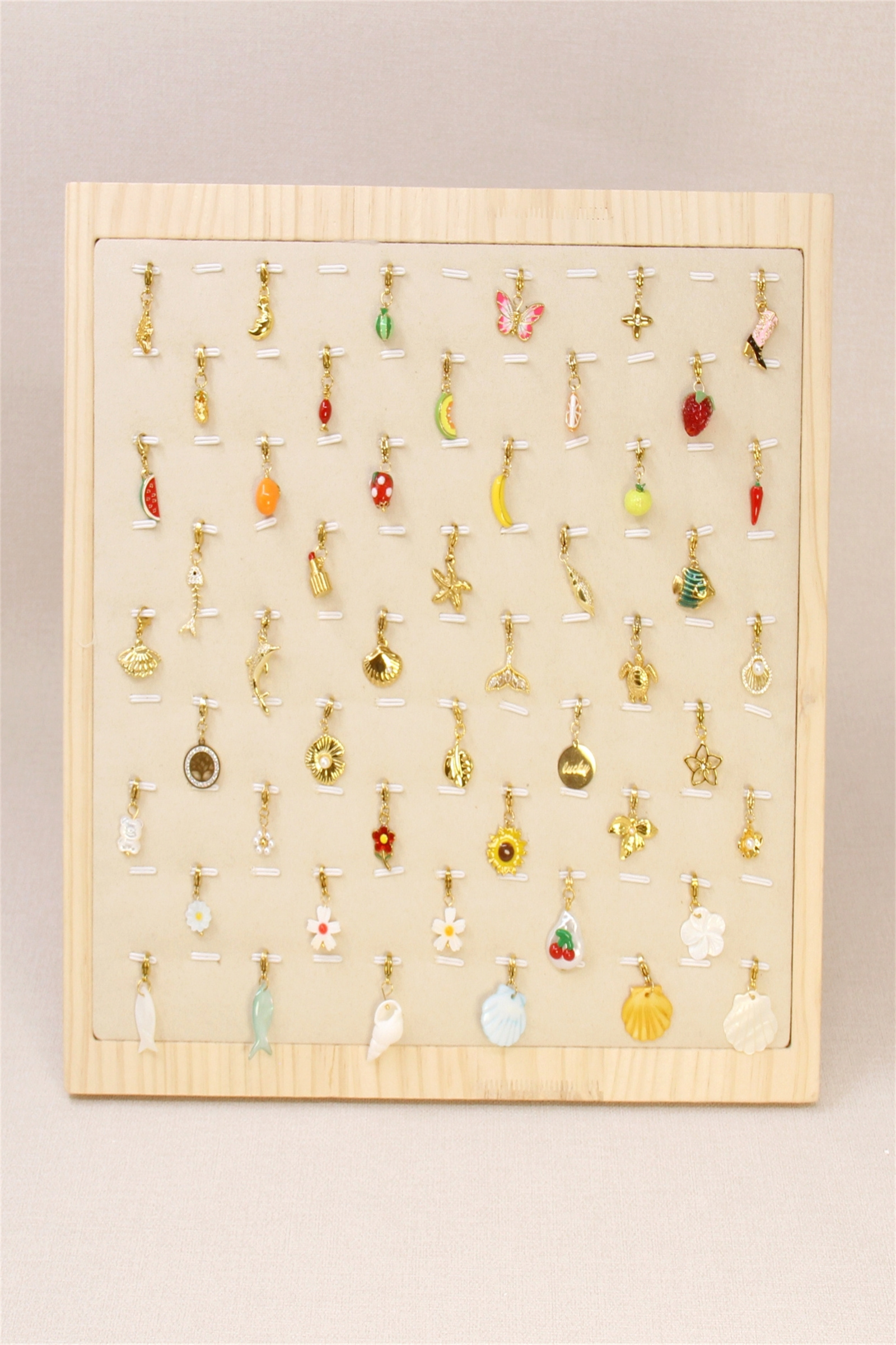 Großhändler Bellissima - Holzanhänger-Displayständer - 99 Haken