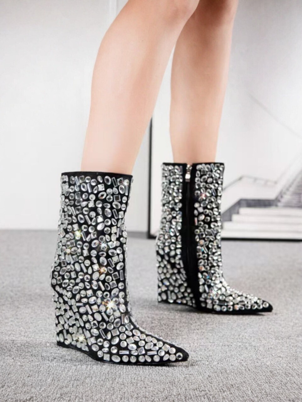 Grossiste Bello Star - Bottine à talons epaisse avec des fausse crystal