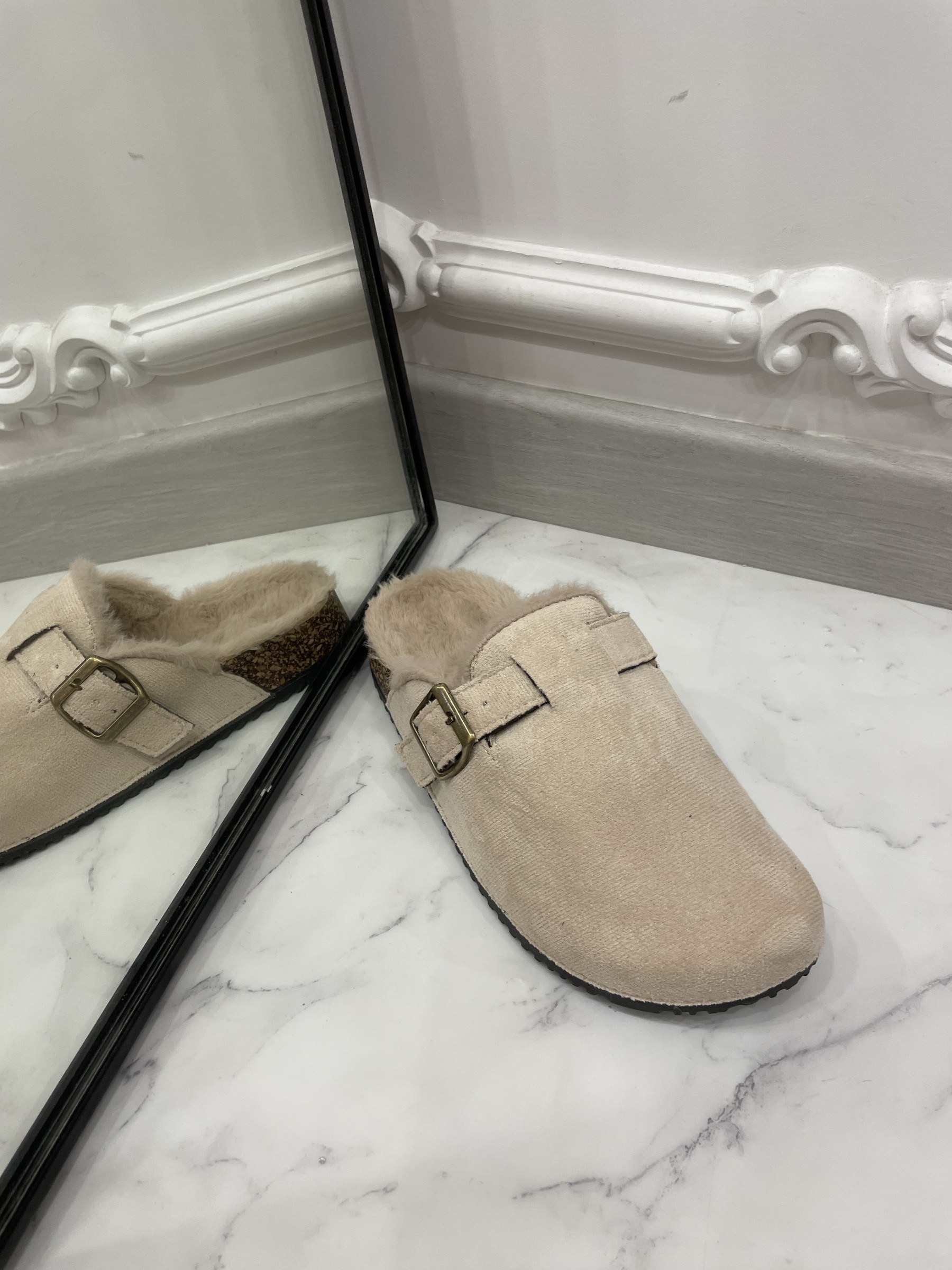 Grossiste Bello Star - Mules en simili daim avec fausse fourrure