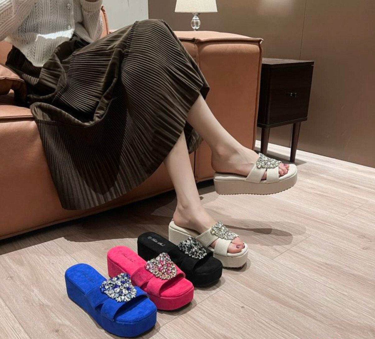 Großhändler Bello Star - Sandalen aus Kunstwildleder mit Verzierung