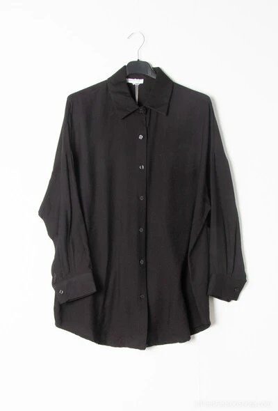 Chemise femme en viscose fluide, idéale pour l'automne 2025, légère et confortable. Parfaite pour un style quotidien élégant.