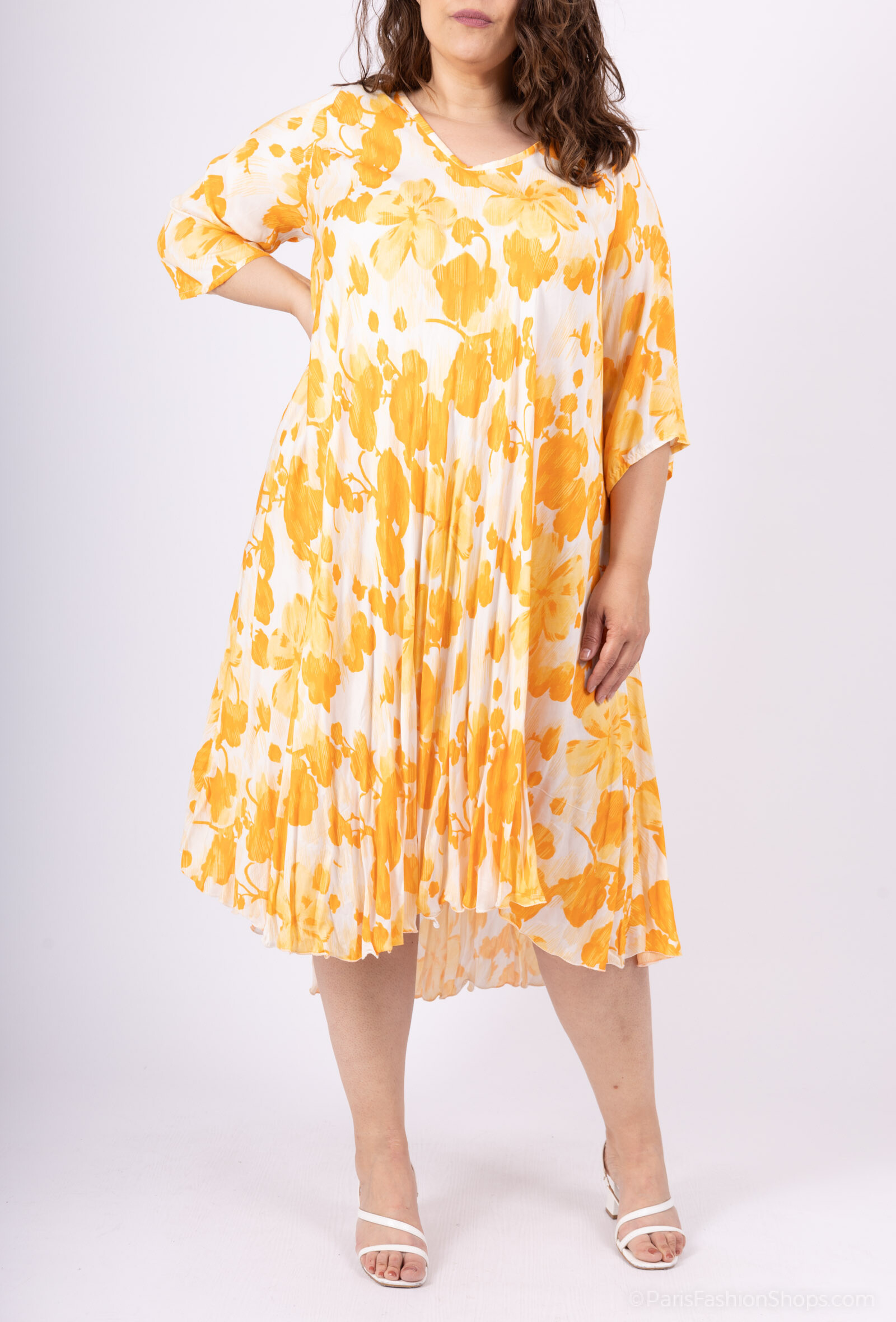 La mannequin mesure 170cm et fait du 44-46.