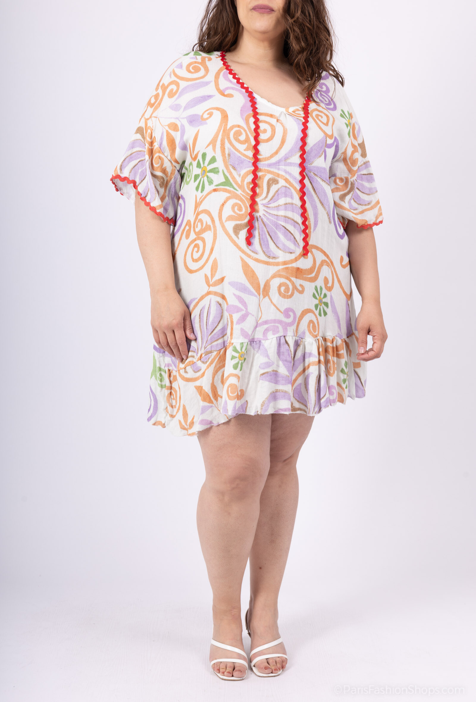 La mannequin mesure 170cm et fait du 44-46.