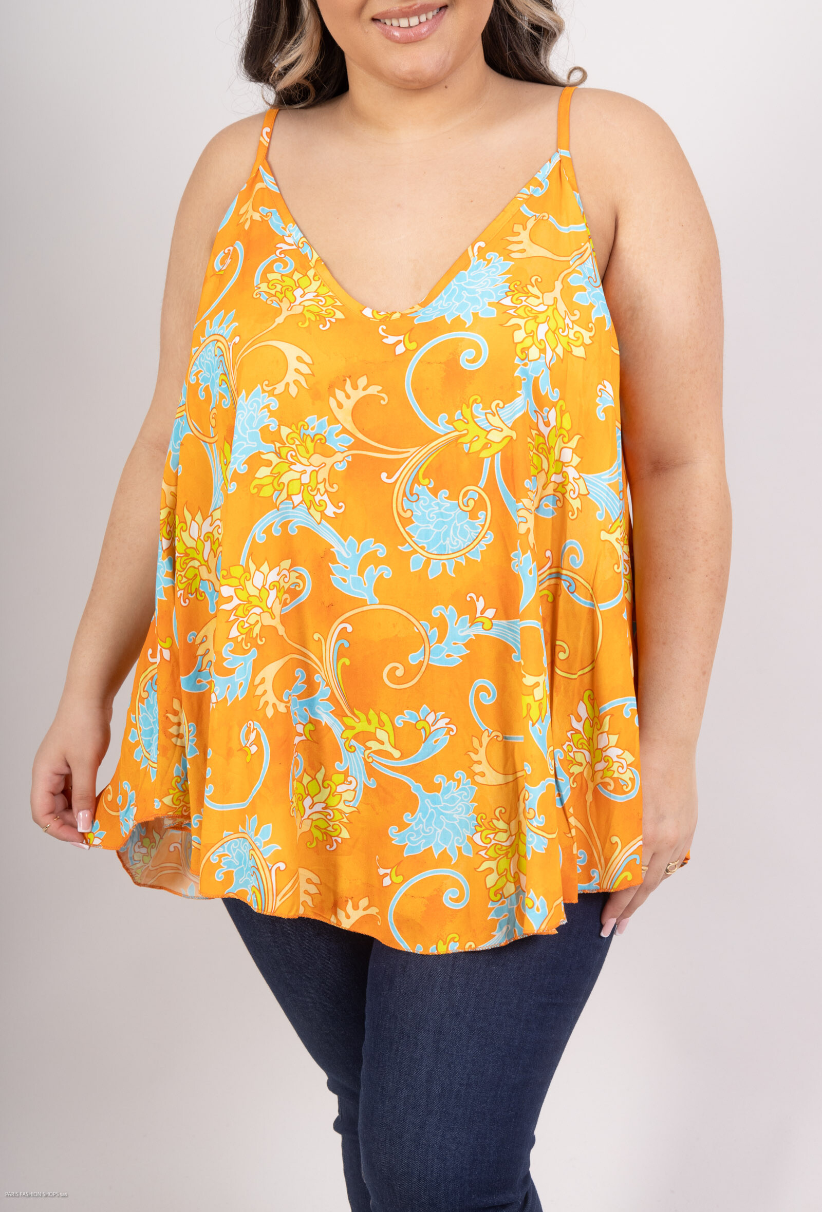 La mannequin mesure 170cm et fait du 44-46.