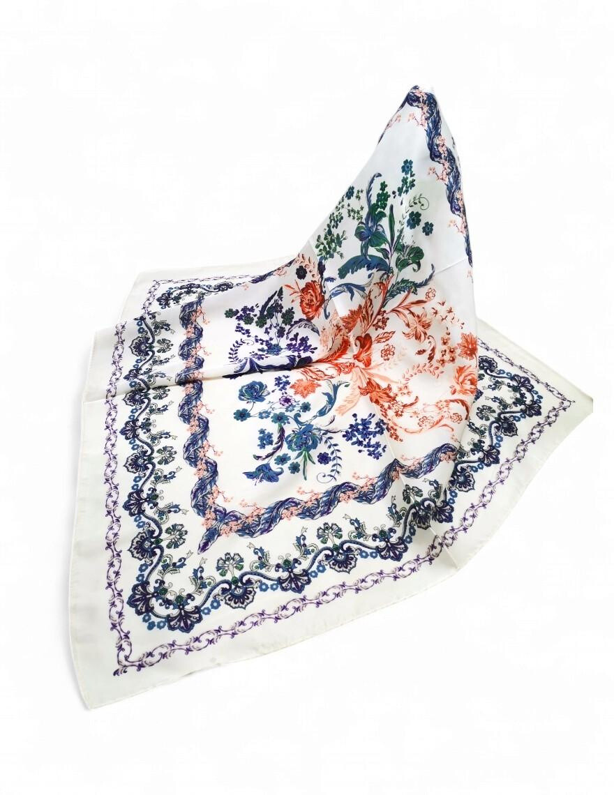 Wholesaler Best Angel-Fashion Kingdom - Small silk-touch flower square