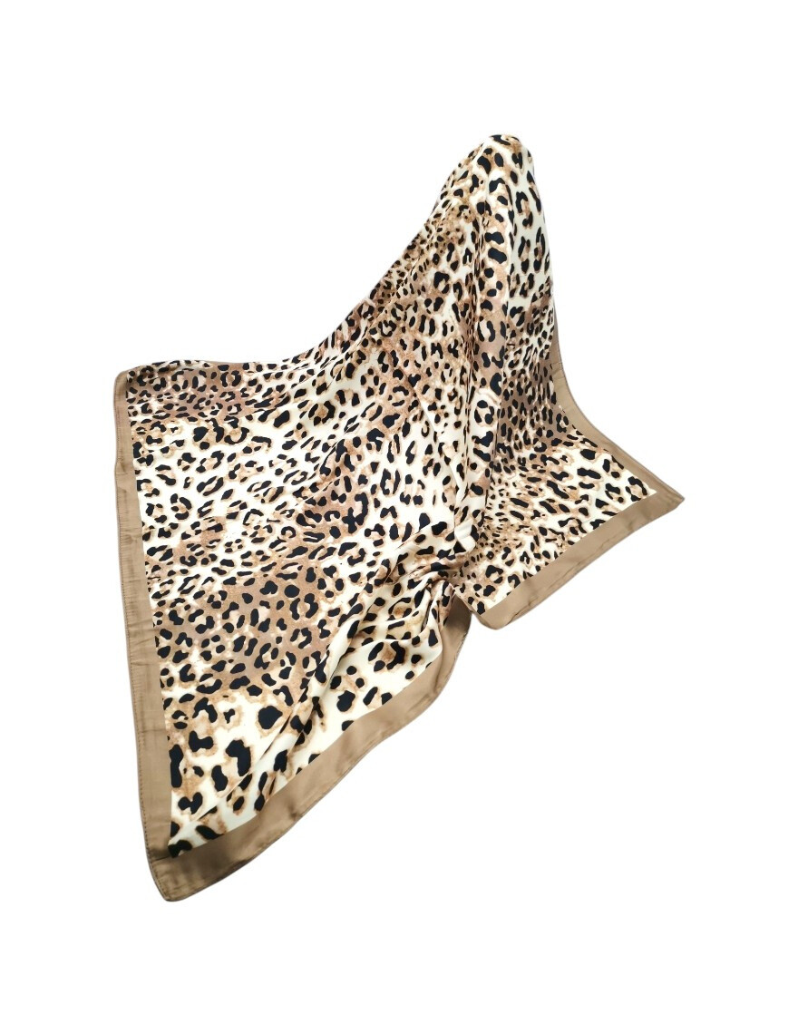 Wholesaler Best Angel-Fashion Kingdom - Small silk-touch leopard square
