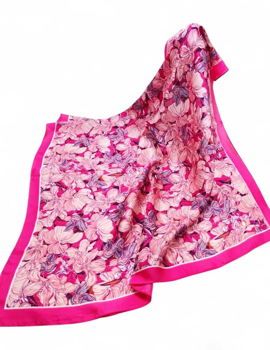 Wholesaler Best Angel-Fashion Kingdom - Small silk-touch square with flower pattern