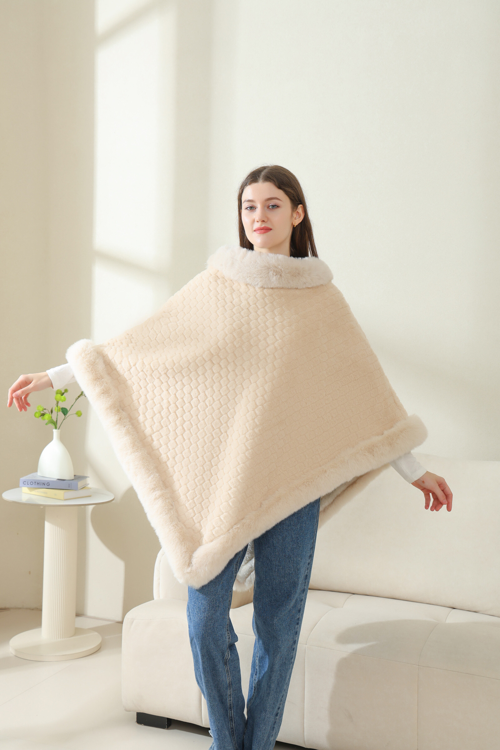 Grossista Best Fashion - Poncho di pelliccia super morbida