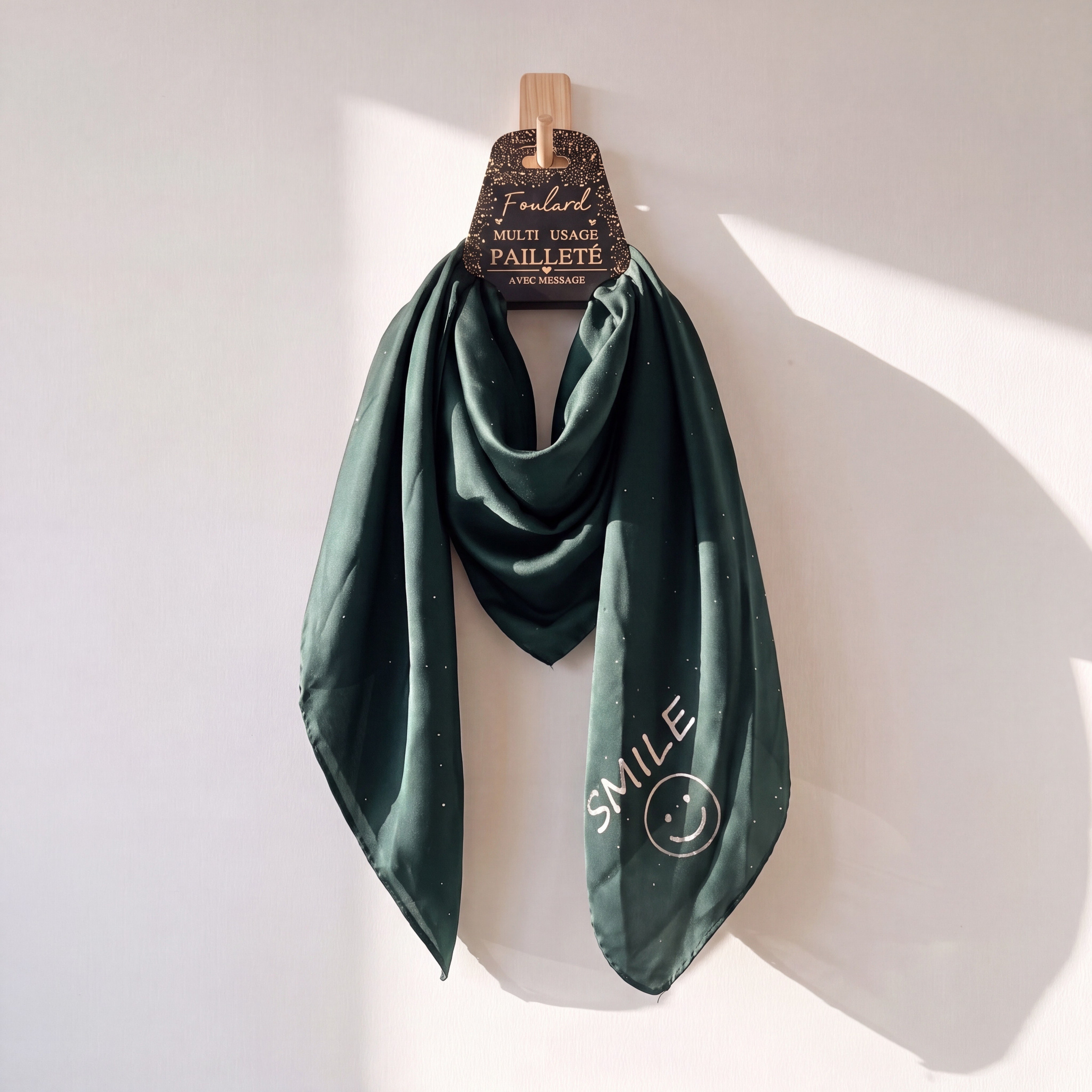 Grossiste Best Fashion - Foulard pailleté message SMILE