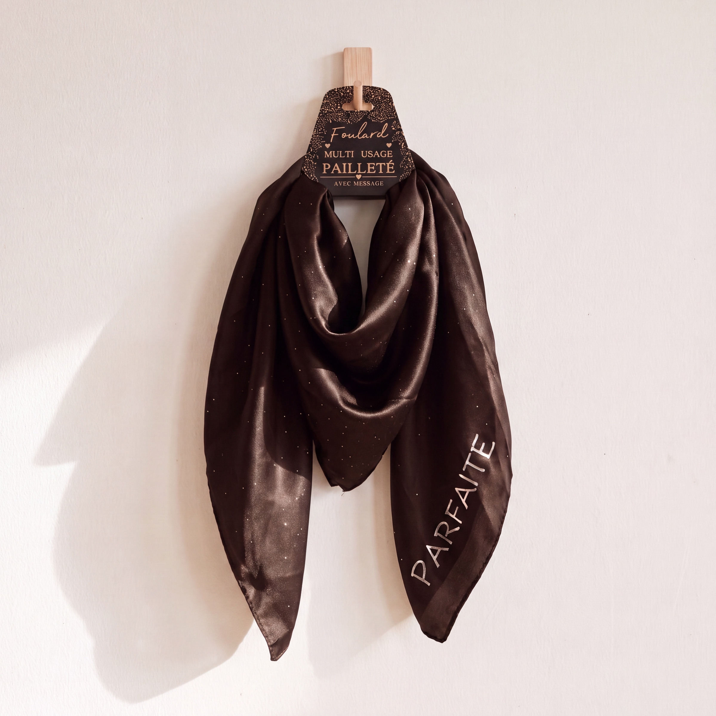 Wholesaler Best Fashion - Sequinned scarf PERFECT message