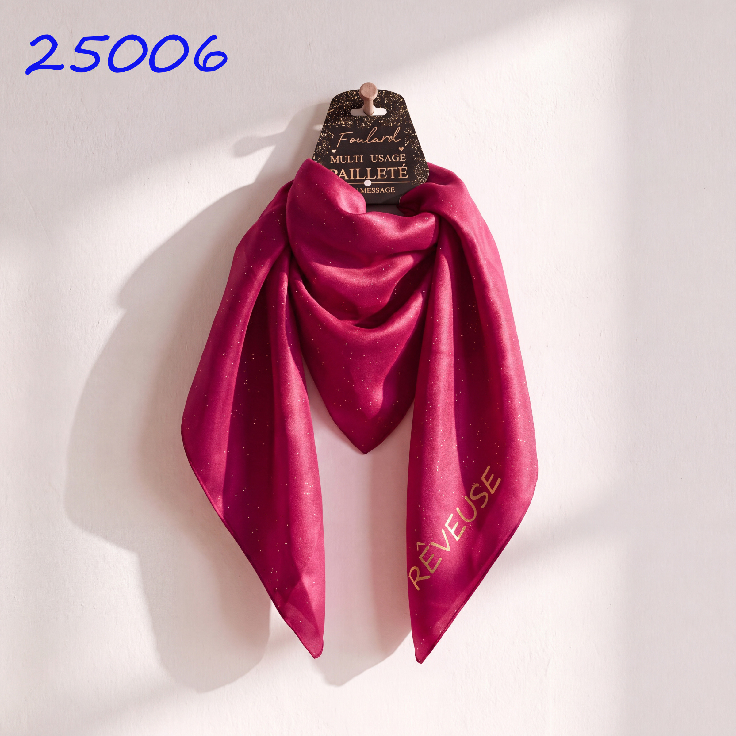 Wholesaler Best Fashion - Sequinned scarf with REVEUSE message
