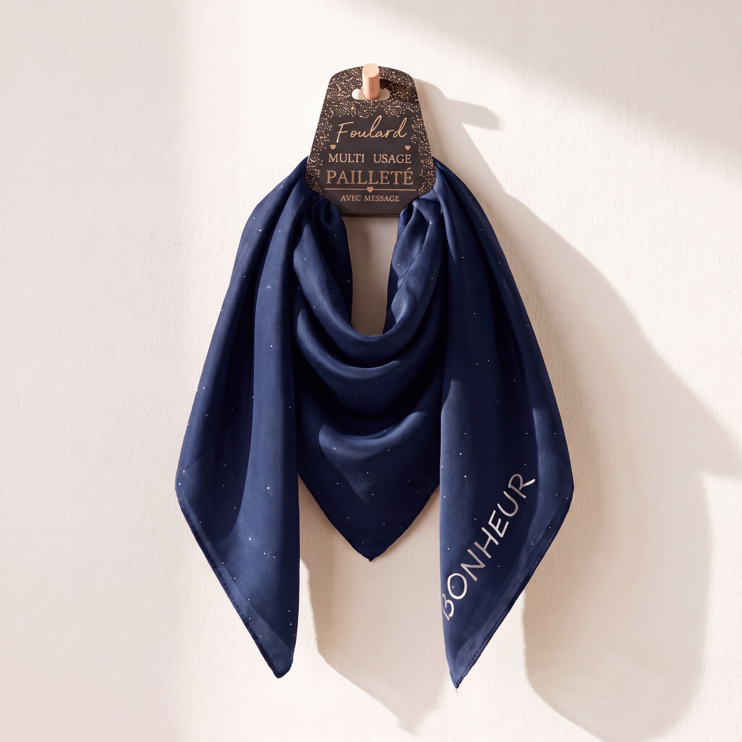 Wholesaler Best Fashion - Sequinned scarf with HAPPINESS message