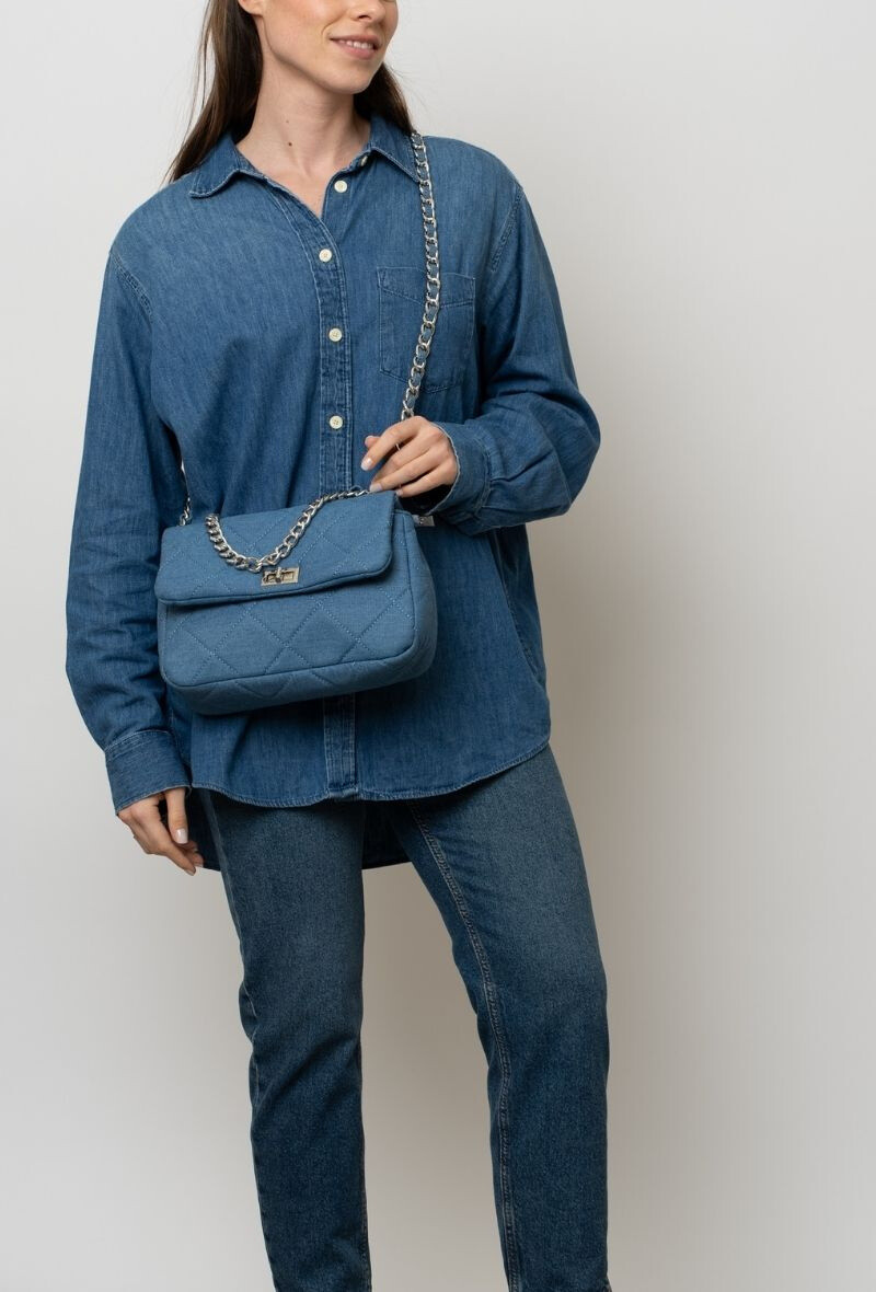 Grossista BESTINI - Borsa con cinturino a catena, effetto jeans, classica classica