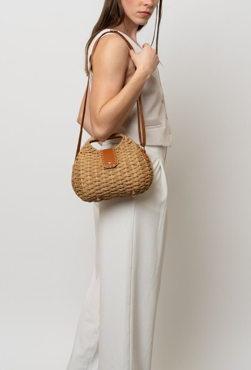 Wholesaler BESTINI - Round drawstring bag, braided effect, straw, with shoulder strap, magnetic clasp