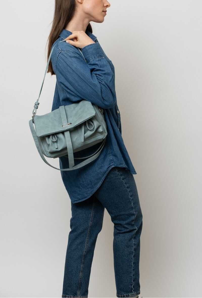 Wholesaler BESTINI - Bag with shoulder strap and handle, front and back pocket, flap