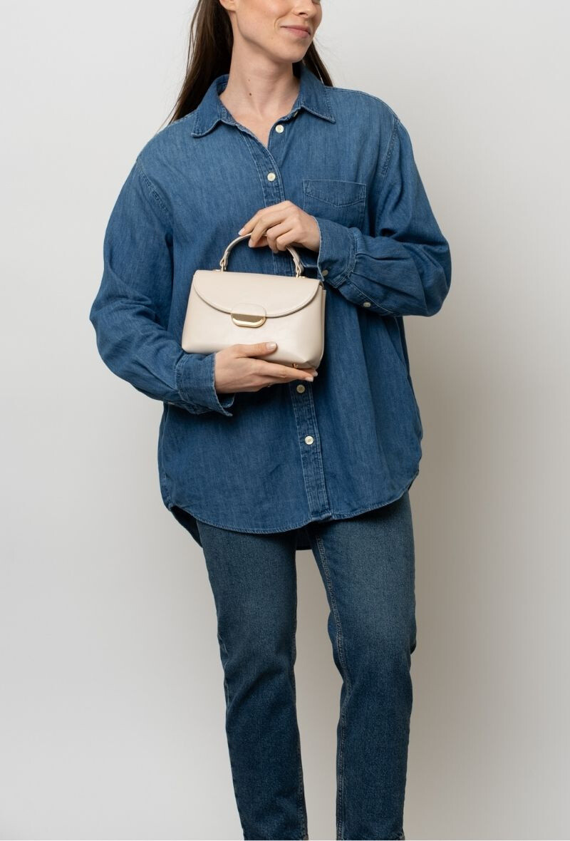 Wholesaler BESTINI - Classic shoulder bag with handle, flap, and magnetic clasp