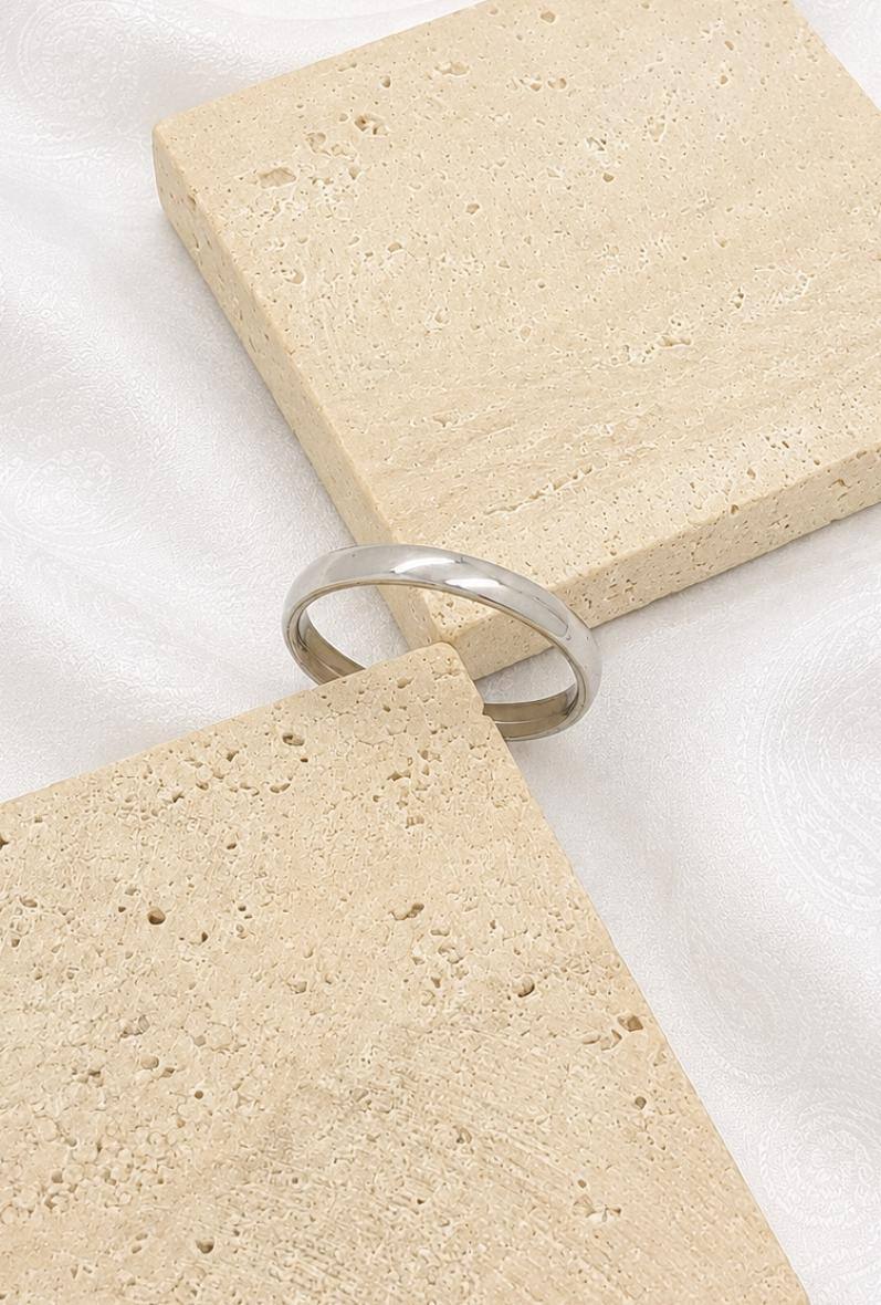 Mayorista Bijoussimo - Caja de 36 anillos de acero de banda simple, 3mm de ancho (Tamaños del 17 al 22)