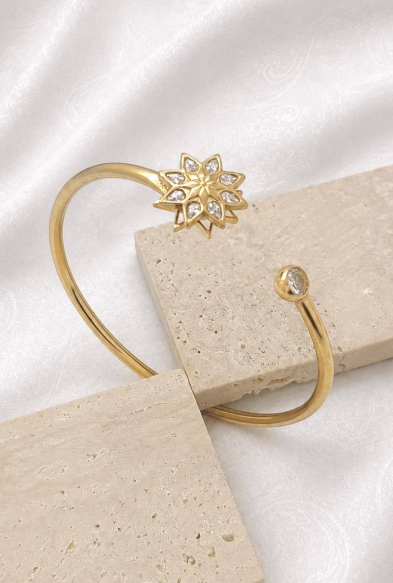 Wholesaler Bijoussimo - Women's gold-plated steel bracelet with rotating star design