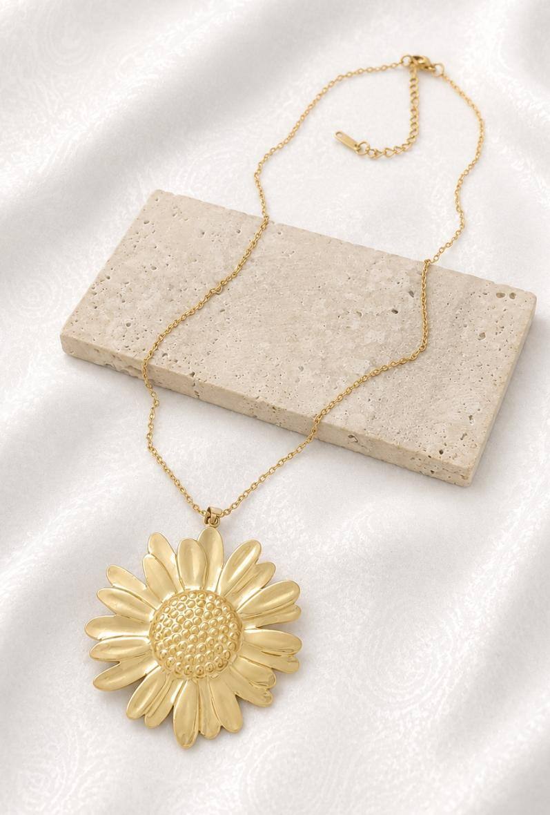 Mayorista Bijoussimo - Collar de acero dorado para mujer con colgante de flor de margarita