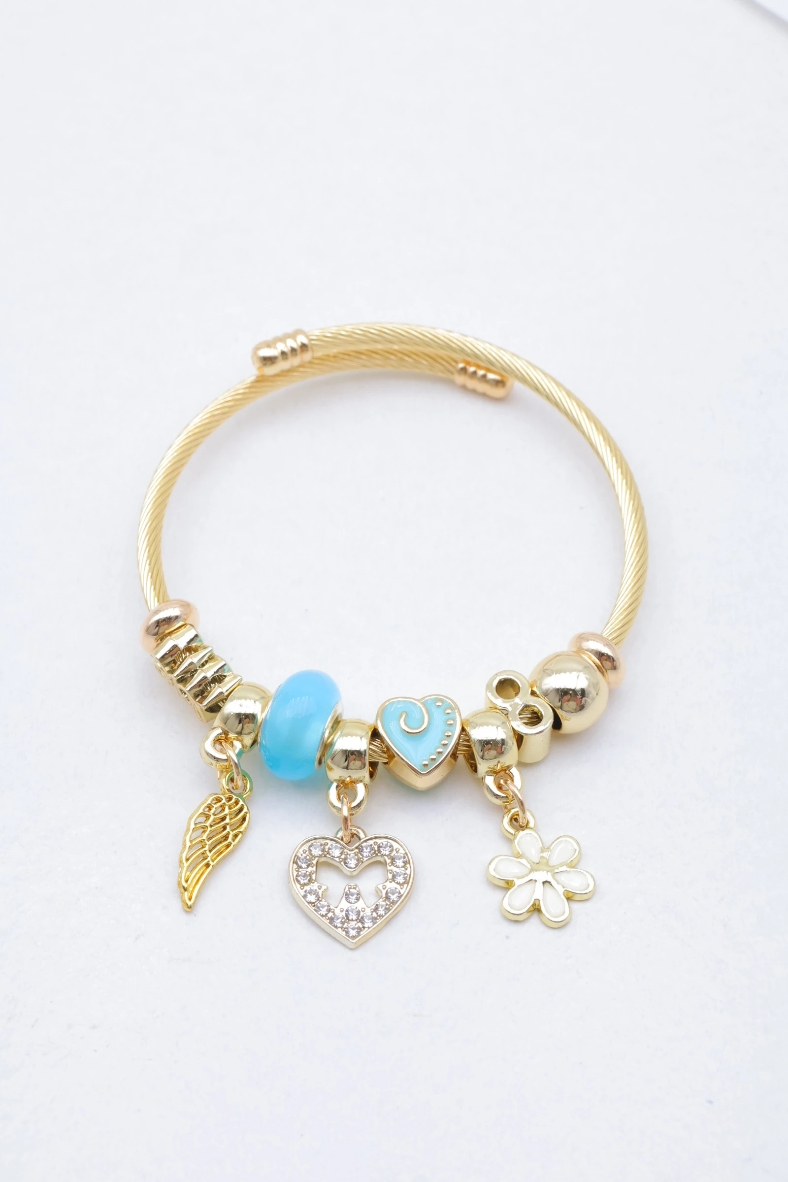 Großhändler Bijoux Mystères - Starres Armband mit Messinganhängern