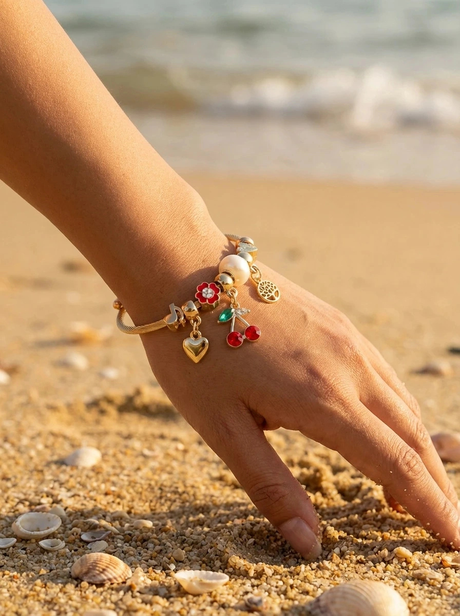 Grossiste Bijoux Mystères - Bracelet rigide à charms en métal