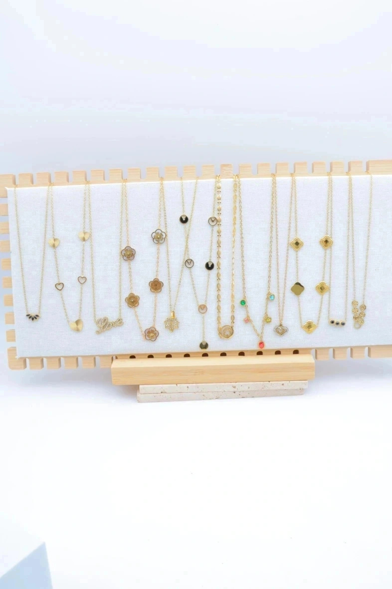 Grossiste Bijoux Mystères - Lot de 12 colliers en acier inoxydable avec présentoir