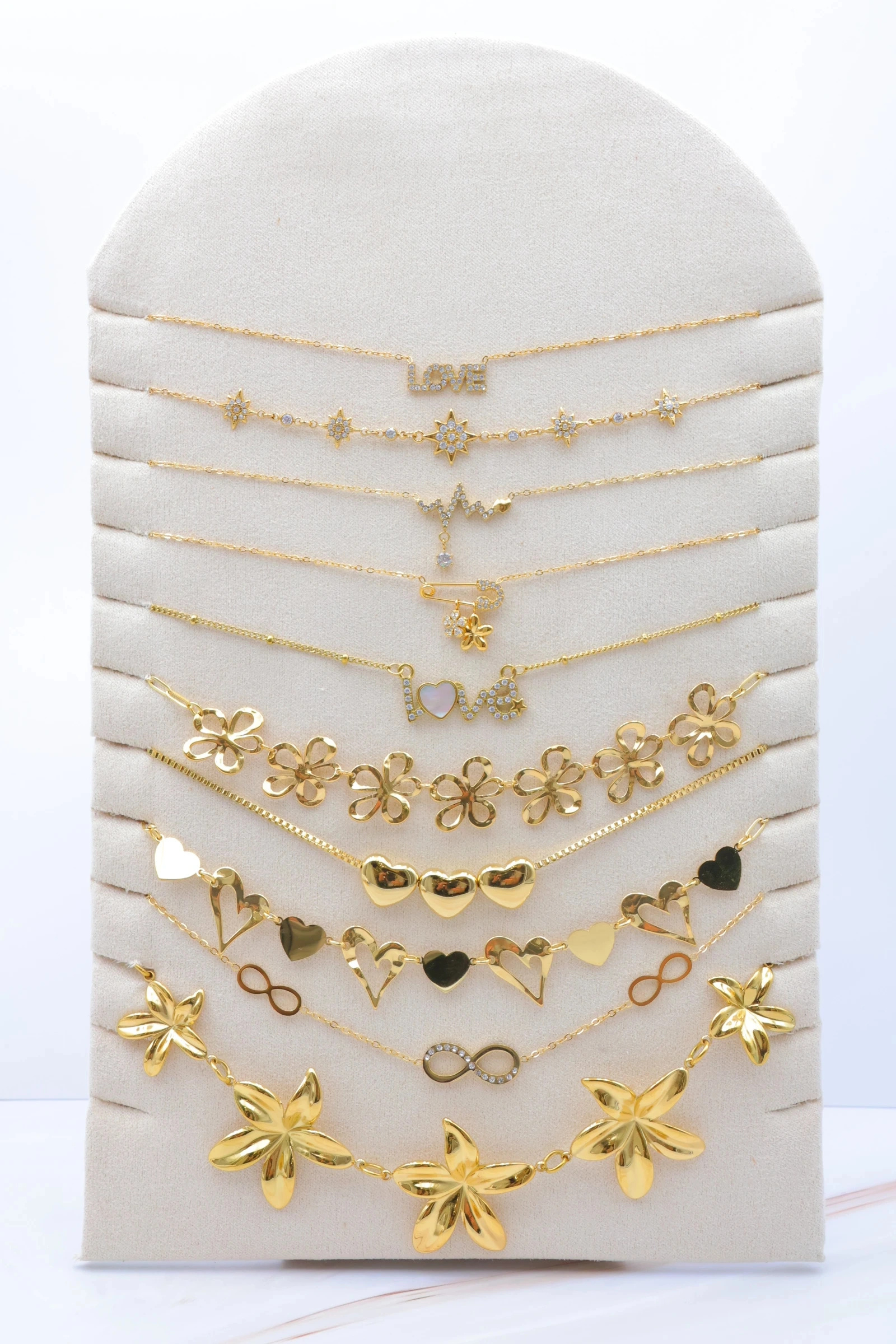 Grossiste Bijoux Mystères - Lot de 10 colliers en acier inoxydable avec présentoir