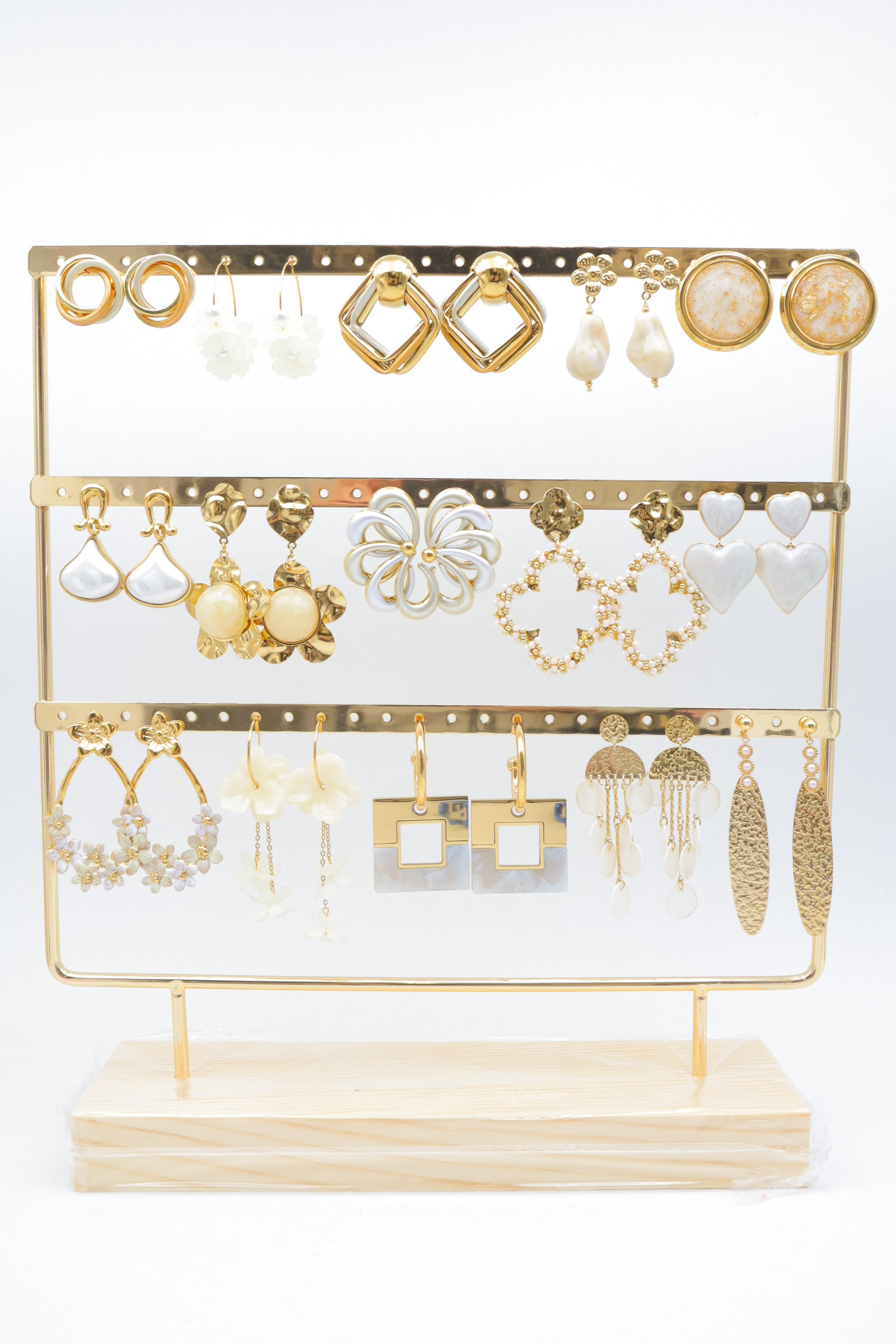 Wholesaler Bijoux Mystères - Set of 15 pairs of earrings with display stand