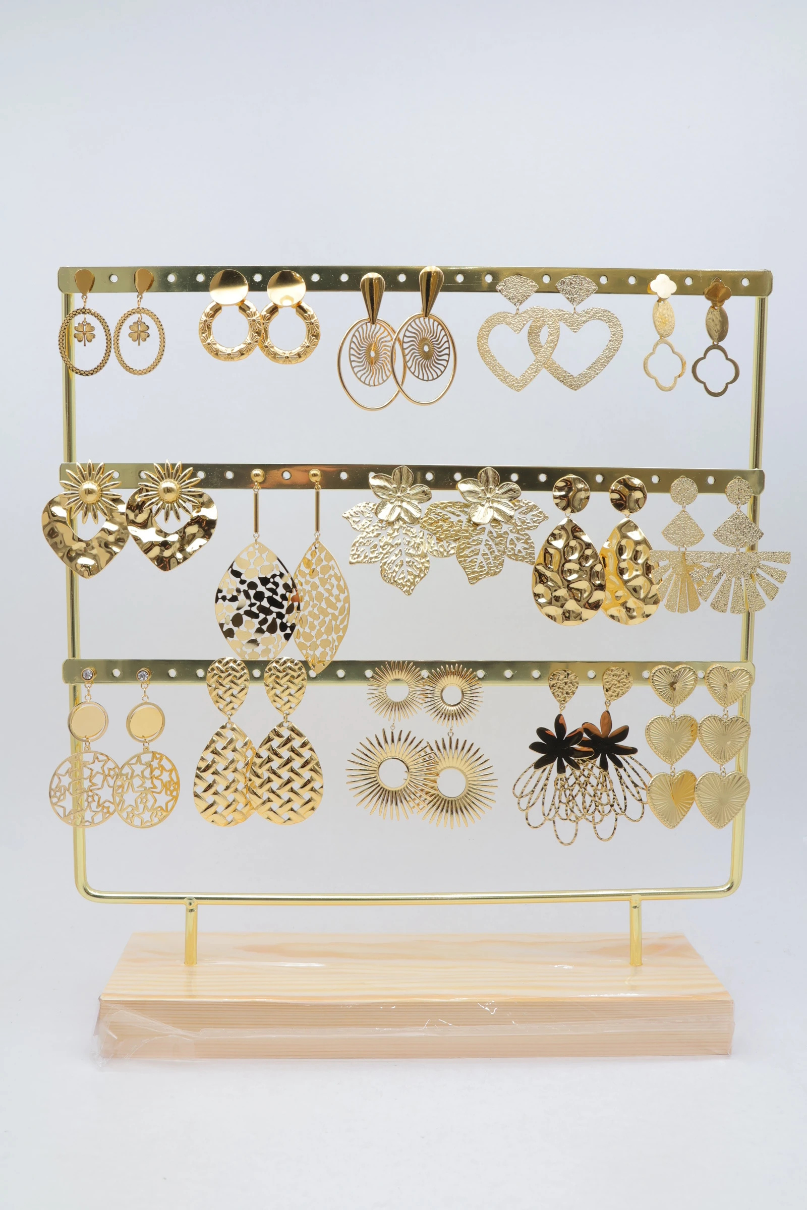 Grossiste Bijoux Mystères - Lot de 15 paires de boucles d'oreilles avec présentoir