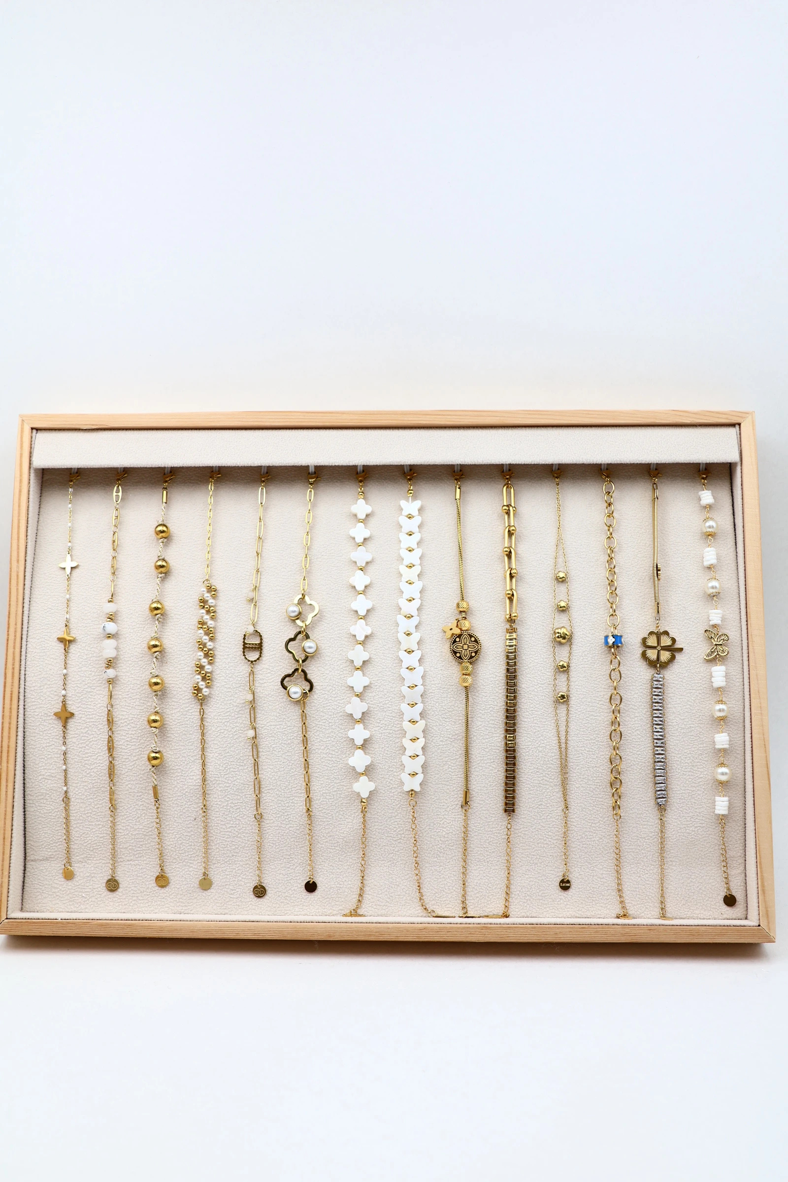 Grossiste Bijoux Mystères - Lot de 14 bracelets en acier inoxydable avec coussin