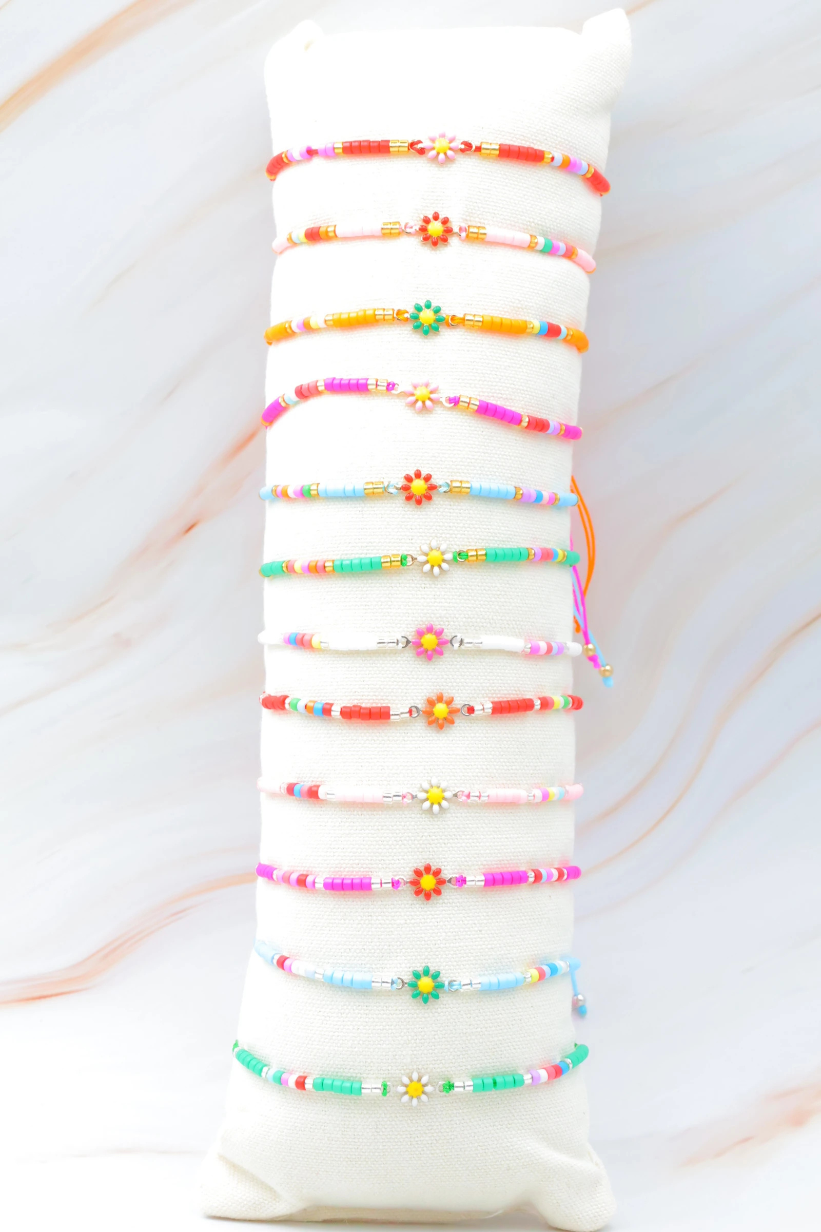 Grossiste Bijoux Mystères - Lot de 12 bracelets en acier inoxydable avec coussin inclus