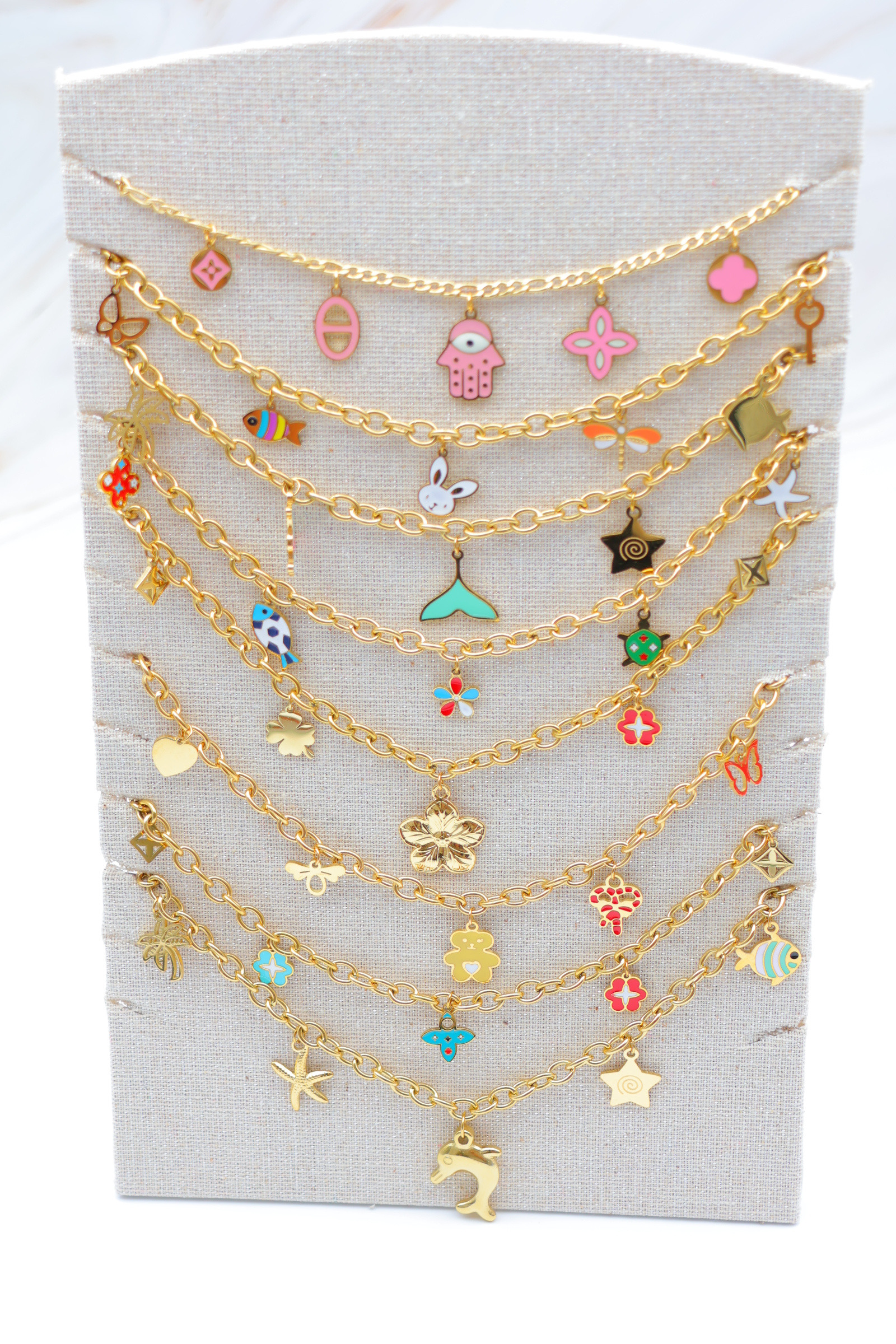 Wholesaler Bijoux Mystères - Set of 8 stainless steel necklaces with display stand included
