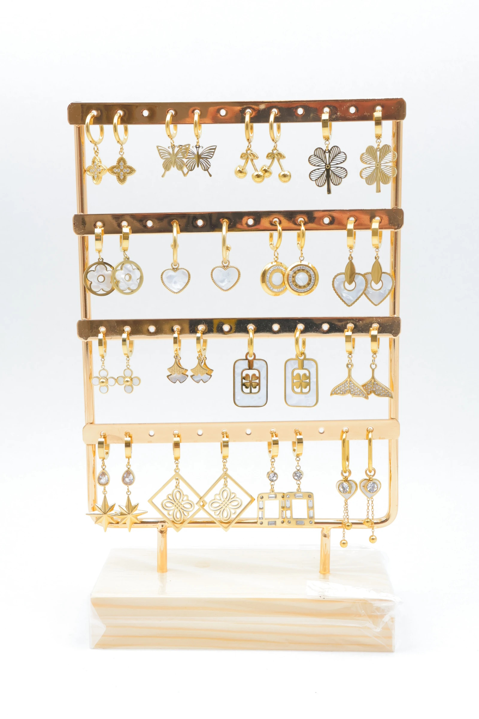 Grossiste Bijoux Mystères - Lot de 17 paires de boucles d'oreilles avec présentoir