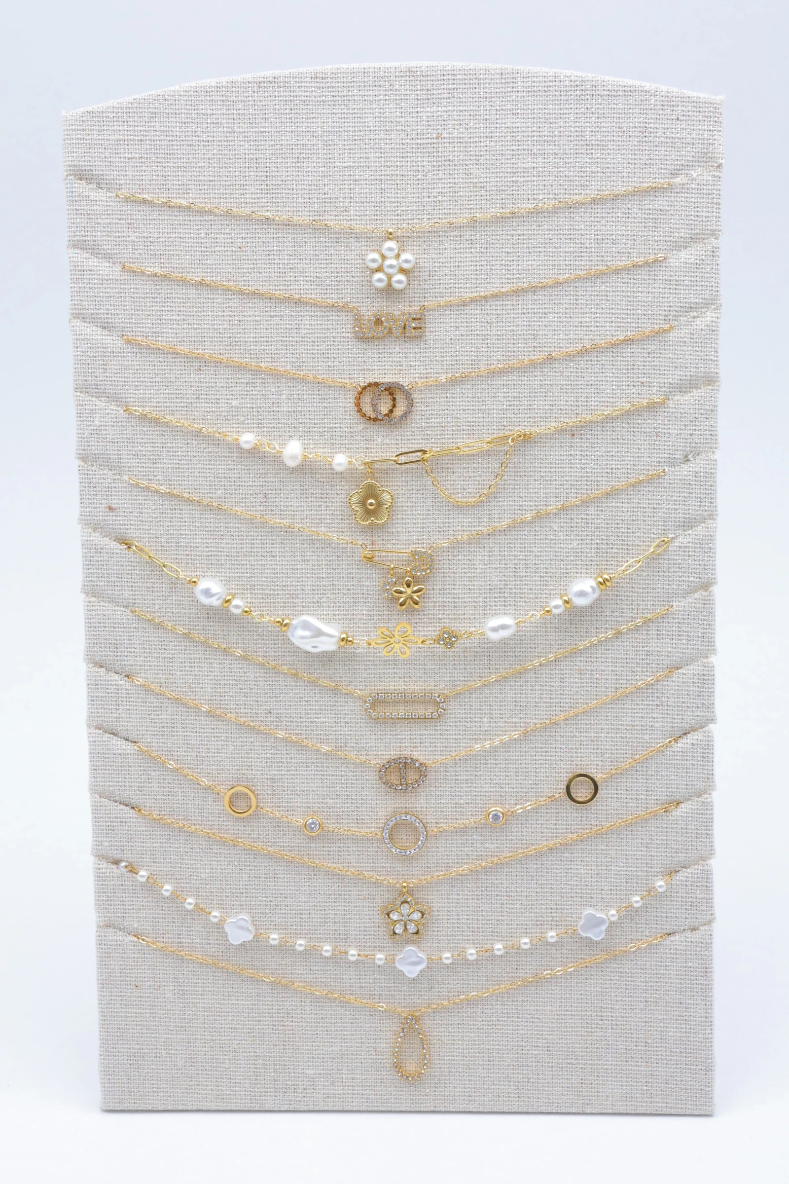 Grossiste Bijoux Mystères - Lot de 12 colliers en acier inoxydable avec présentoir