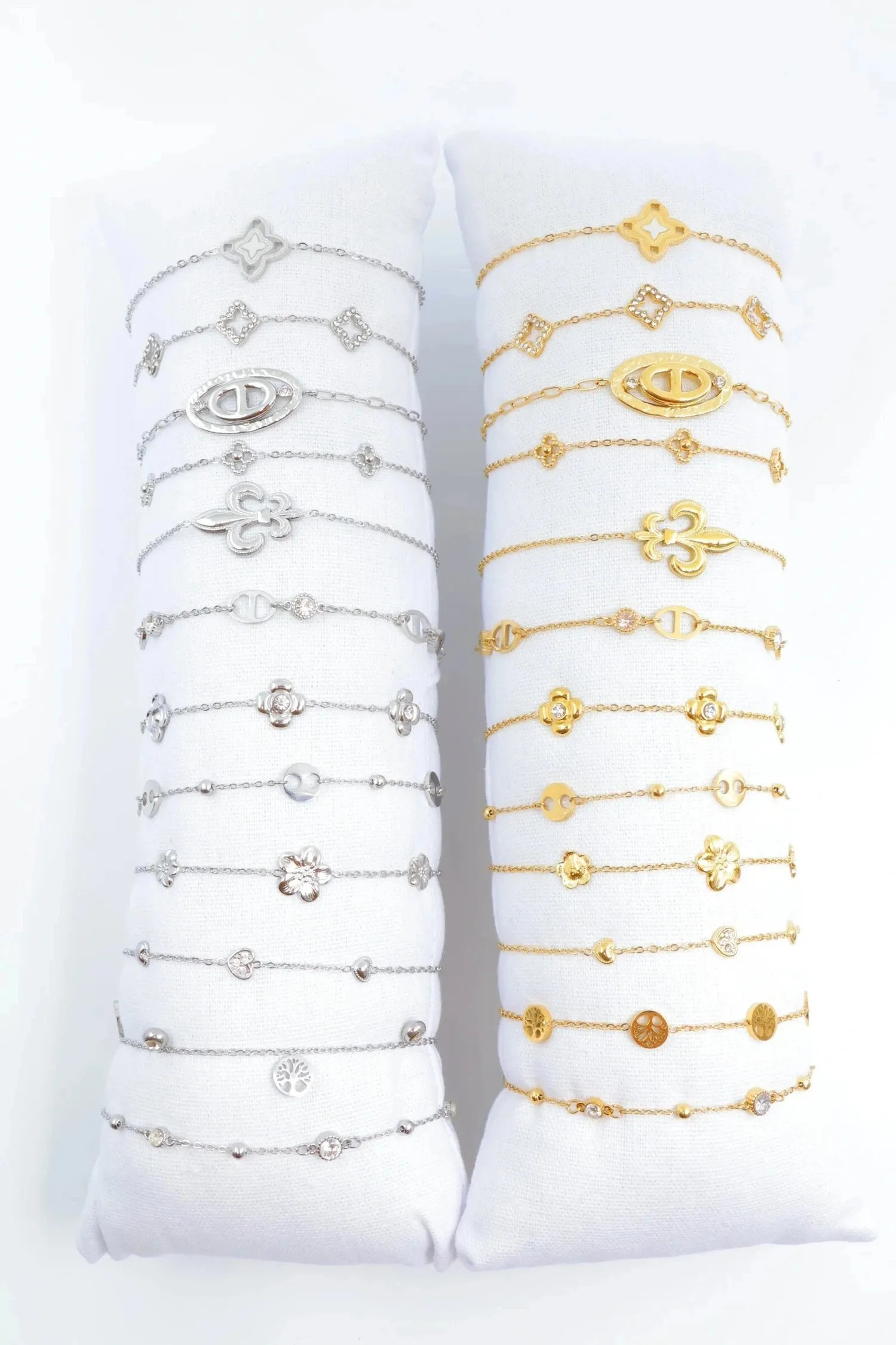 Grossiste Bijoux Mystères - Lot de 12 bracelets en acier inoxydable avec coussin