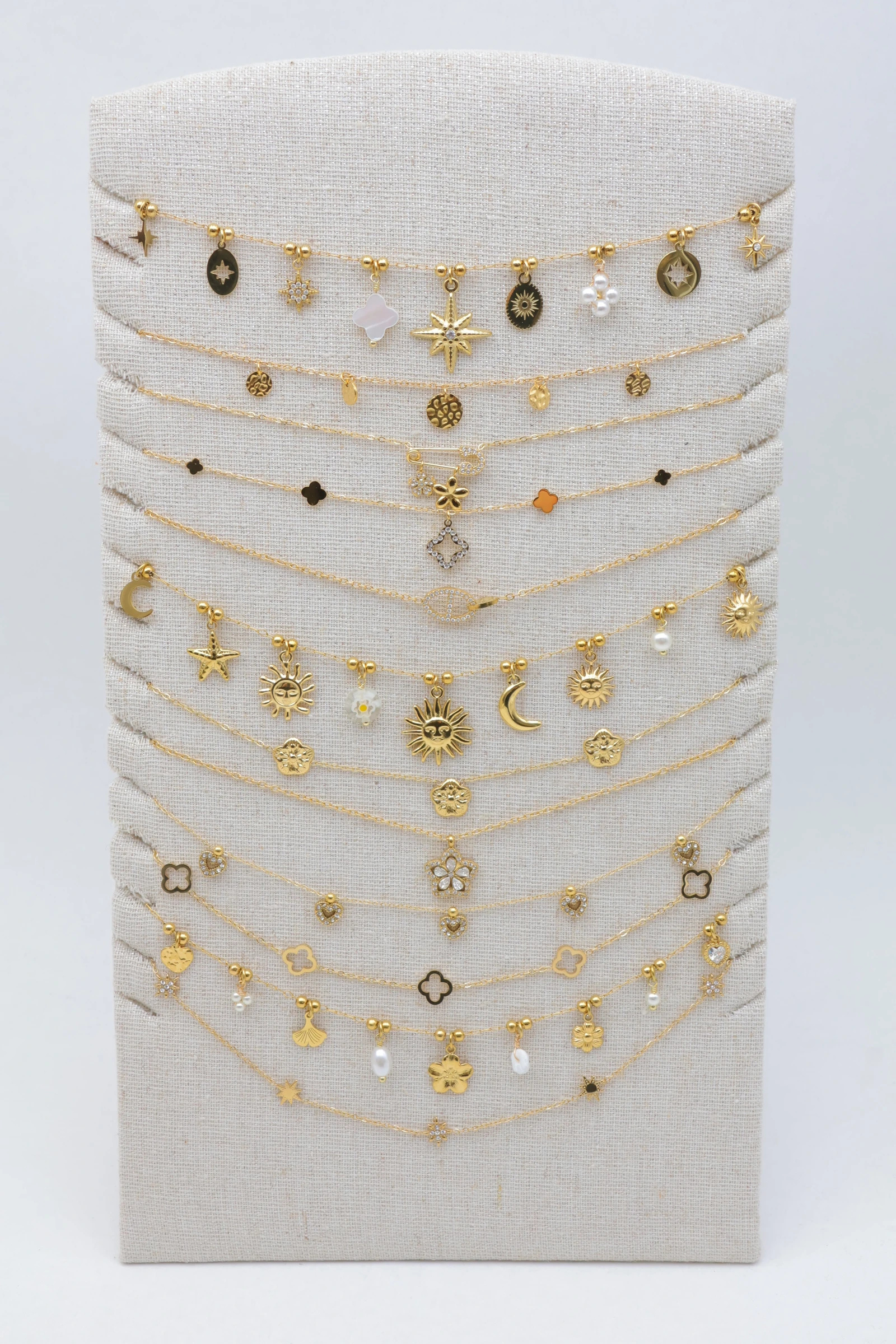 Mayorista Bijoux Mystères - Juego de 12 collares de acero inoxidable con soporte de exhibición.
