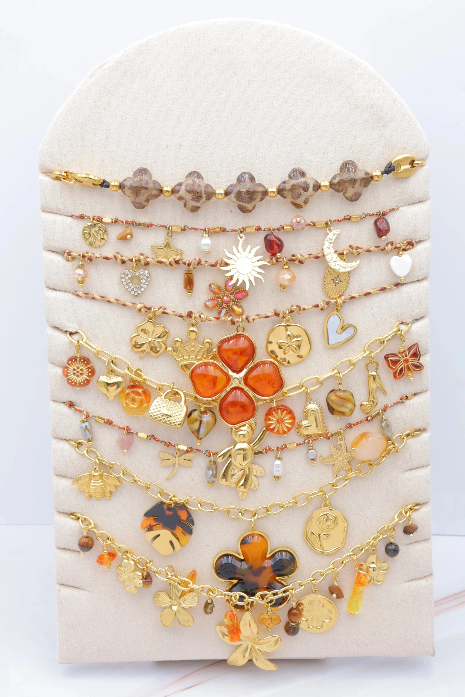 Grossiste Bijoux Mystères - Lot de 8 colliers en acier inoxydable avec présentoir