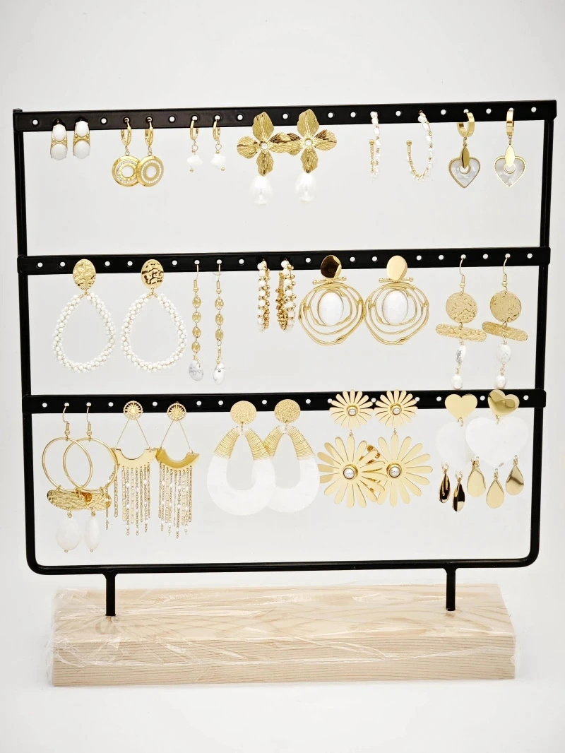 Grossiste Bijoux Mystères - Lot de 15 boucles d'oreilles en acier inoxydable avec présentoir