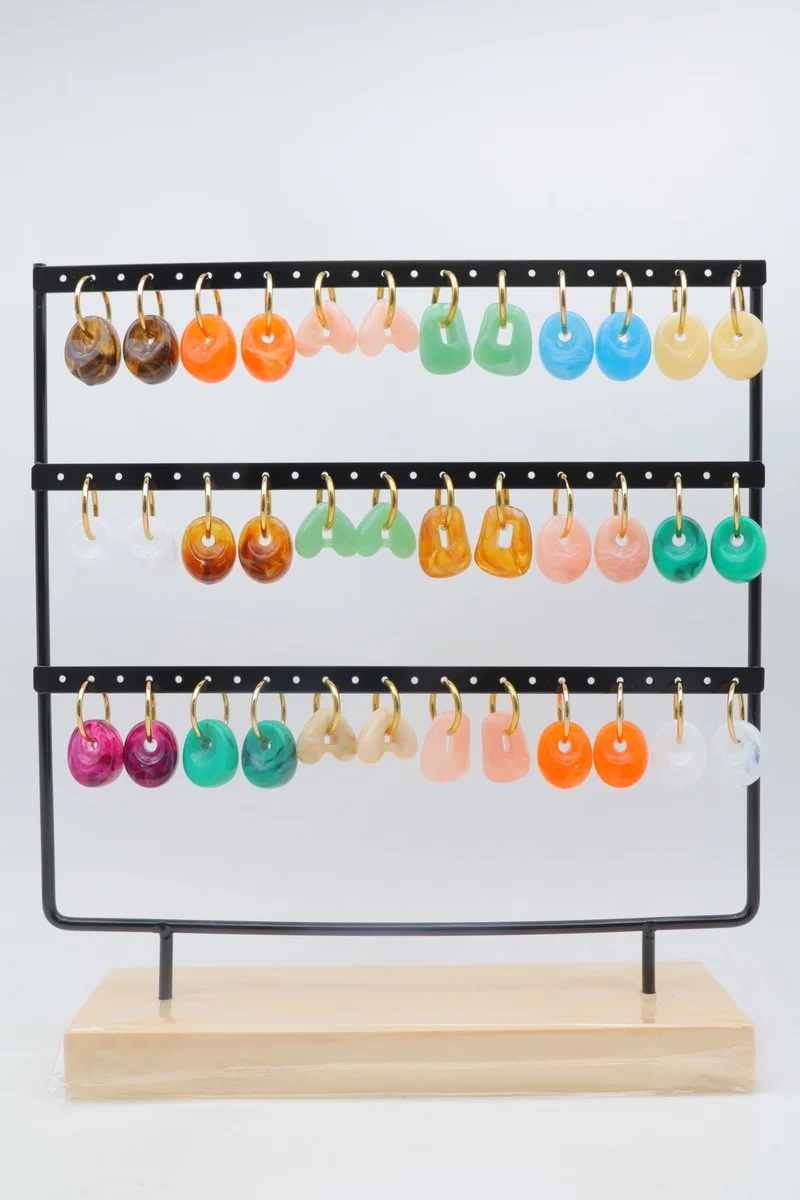 Grossiste Bijoux Mystères - Lot de 18 paires de boucles d'oreilles avec présentoir