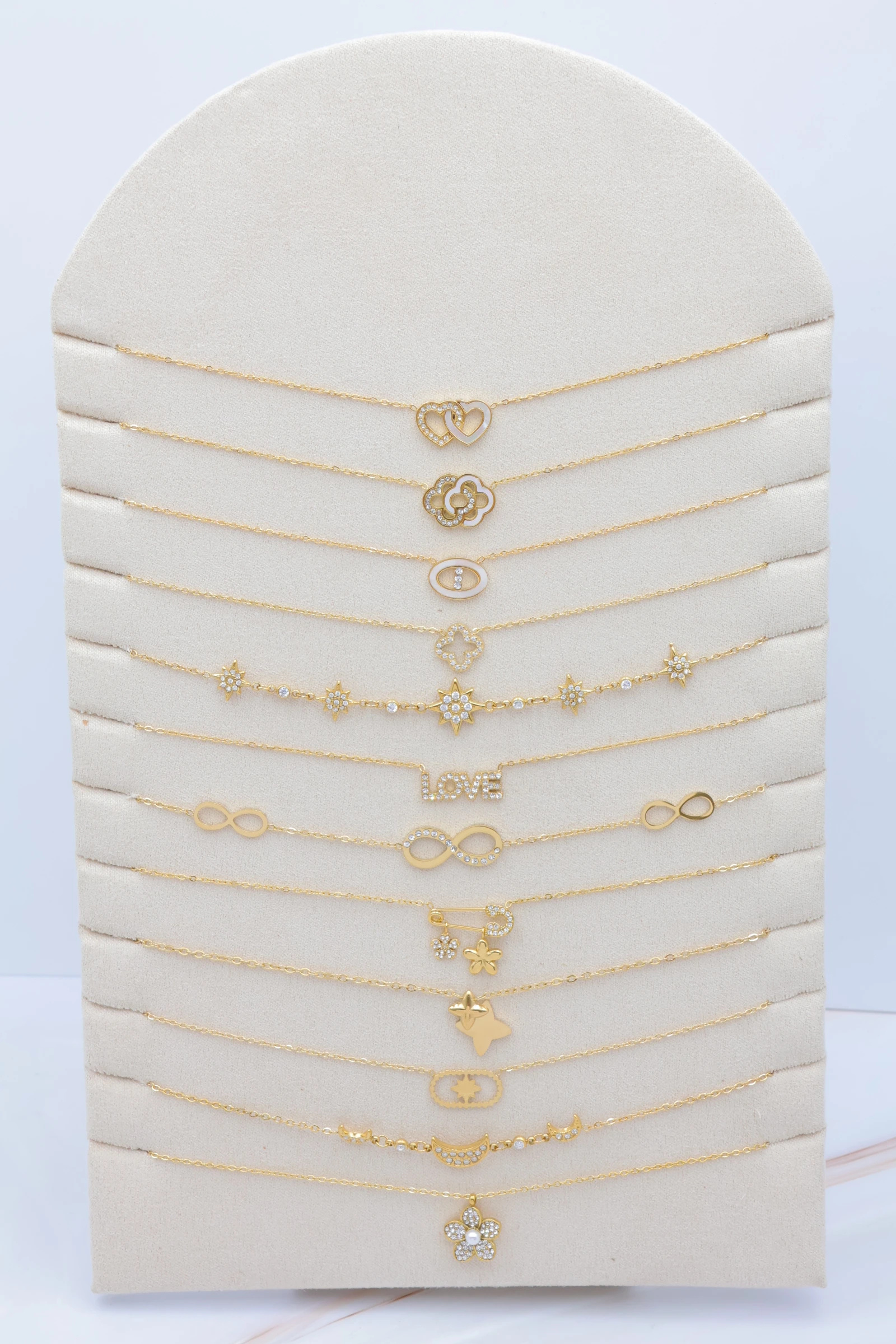 Grossiste Bijoux Mystères - Lot de 12 colliers en acier inoxydable avec présentoir